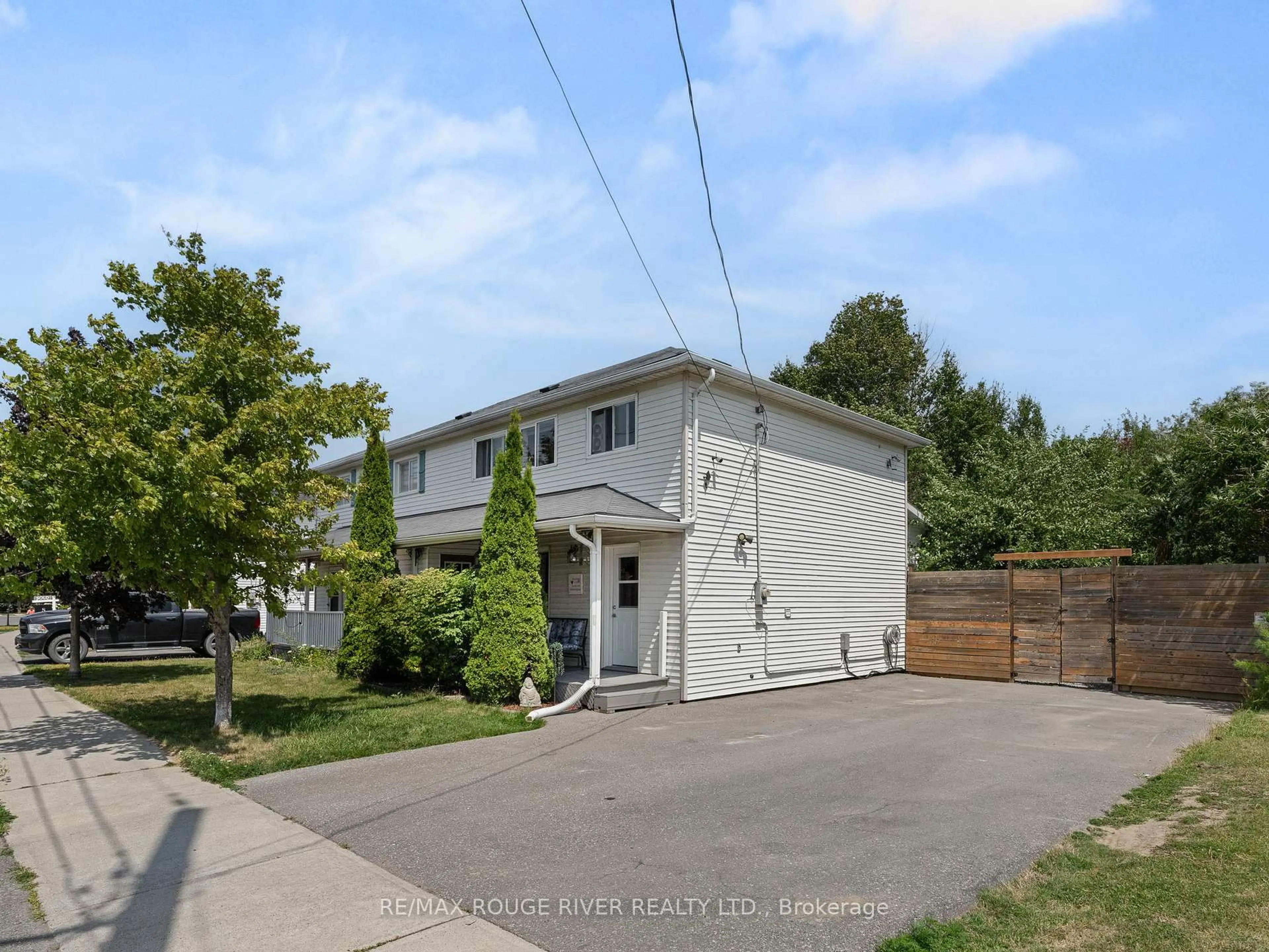 A pic from outside/outdoor area/front of a property/back of a property/a pic from drone, street for 414 Alexandria Dr, Cobourg Ontario K9A 5T1