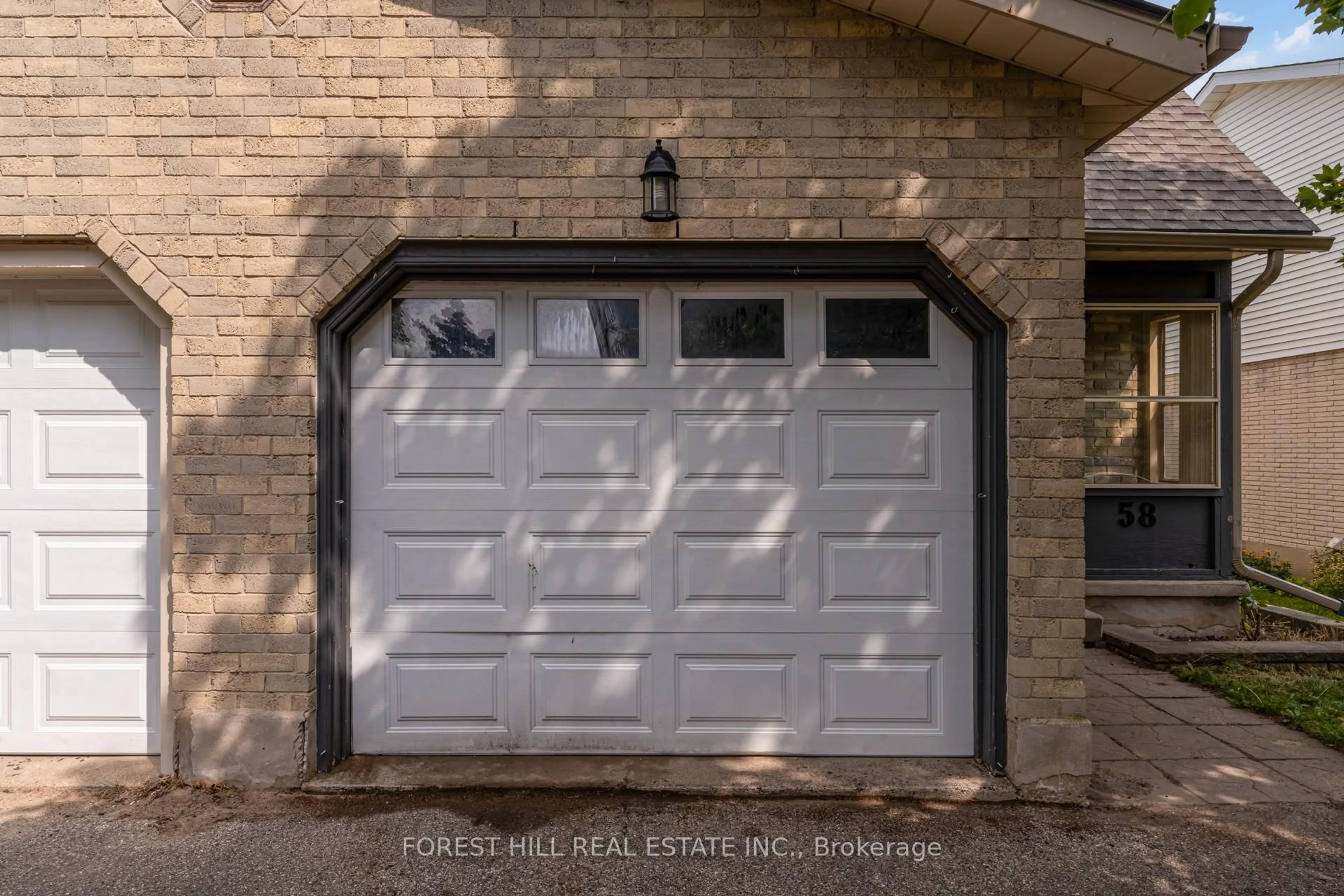 Indoor garage for 58 Highland Cres, Kitchener Ontario N2M 5C1