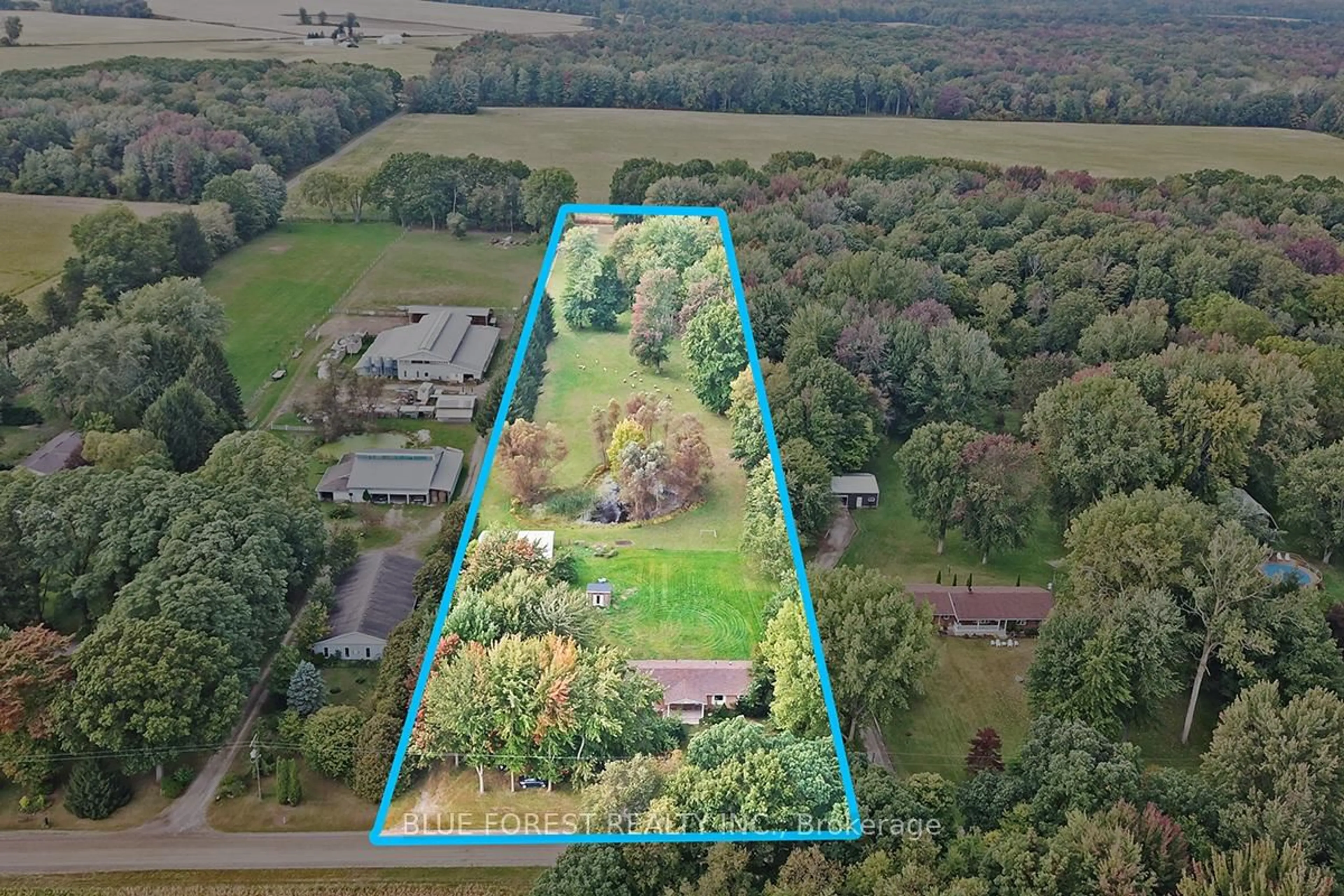 A pic from outside/outdoor area/front of a property/back of a property/a pic from drone, building for 612 Trillium Dr, Southwest Middlesex Ontario N0L 1Z0
