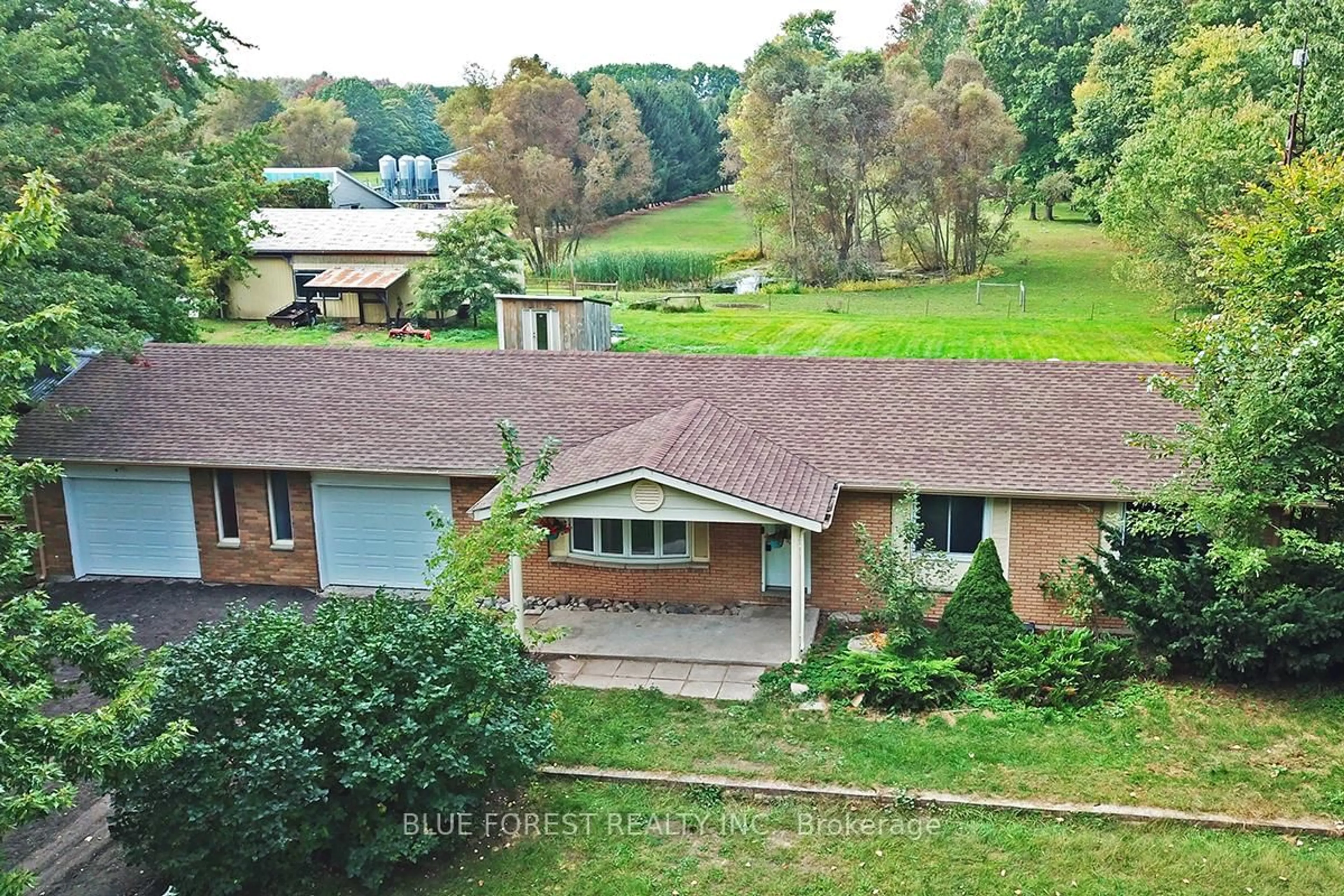 A pic from outside/outdoor area/front of a property/back of a property/a pic from drone, water/lake/river/ocean view for 612 Trillium Dr, Southwest Middlesex Ontario N0L 1Z0