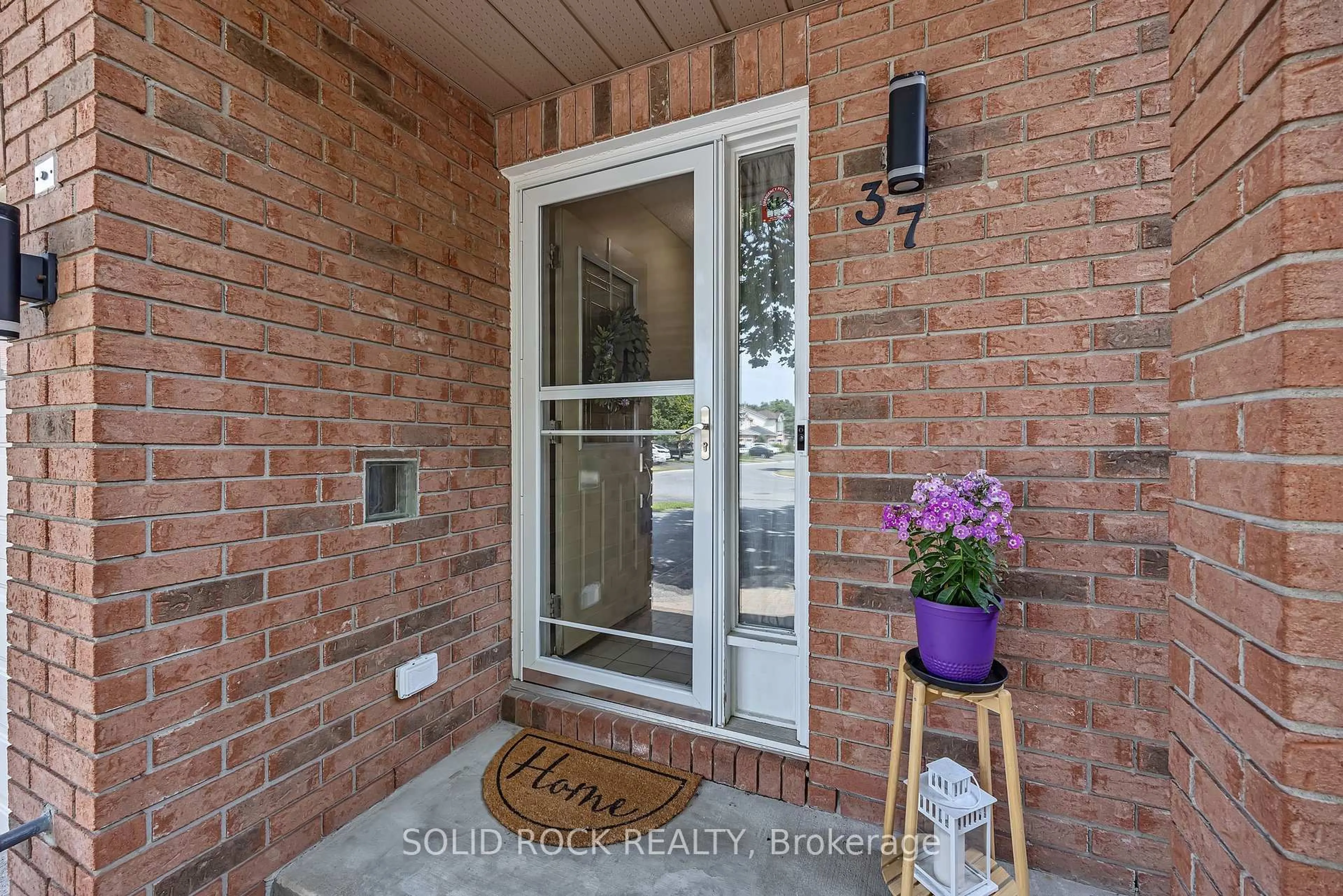 Indoor entryway for 37 Grenadier Way, Ottawa Ontario K2J 4L3