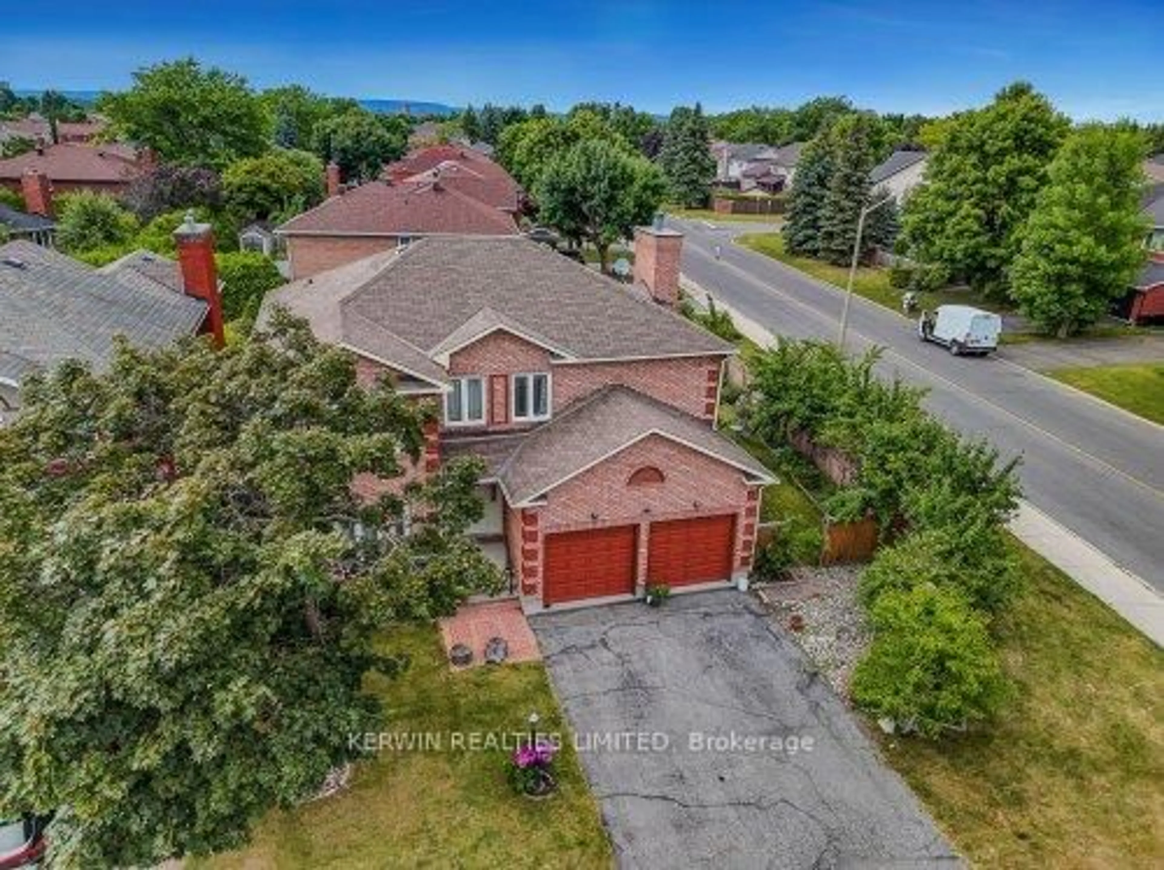 A pic from outside/outdoor area/front of a property/back of a property/a pic from drone, street for 2 Hyde Park Way, Ottawa Ontario K2G 5R6