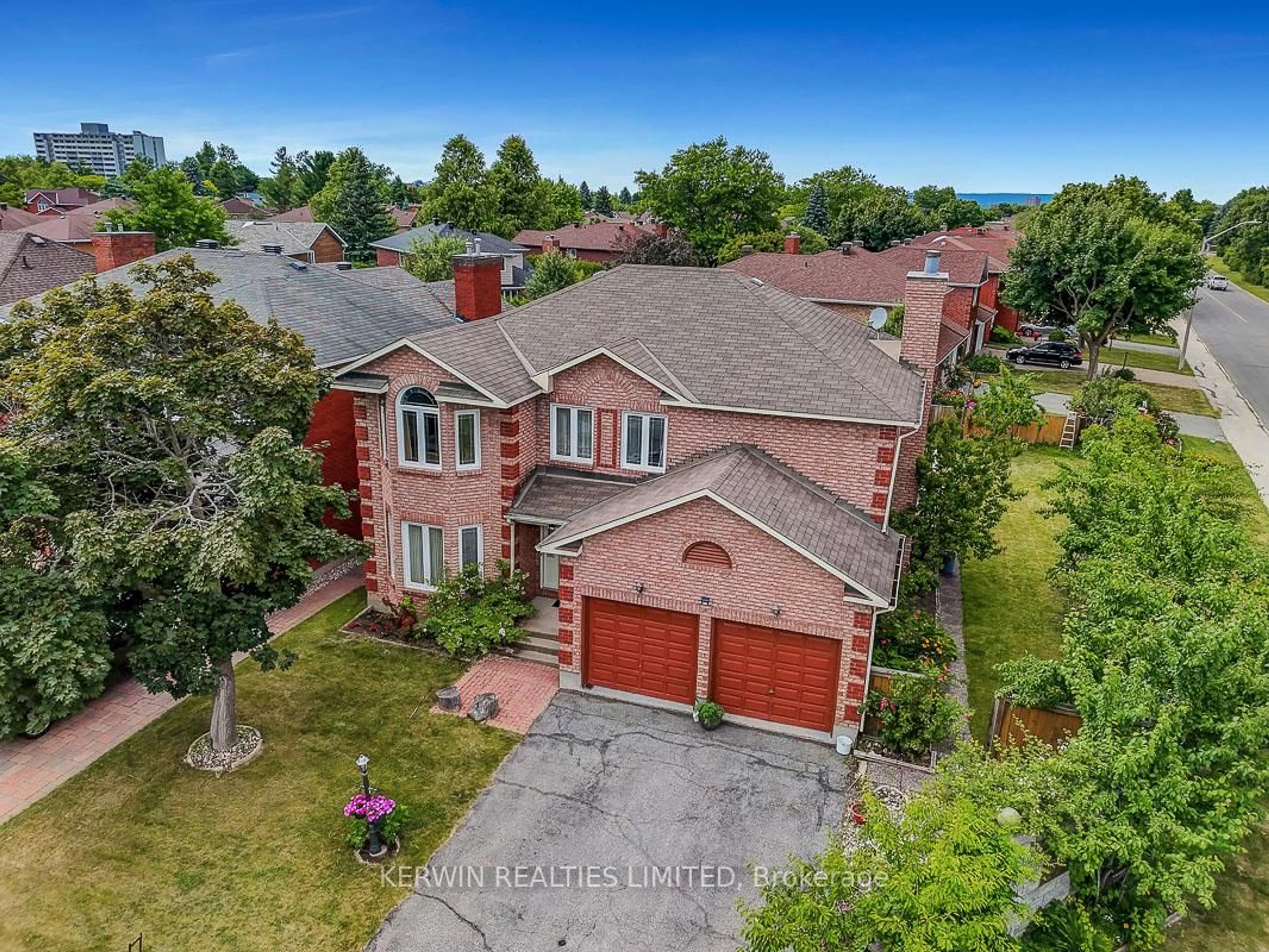 A pic from outside/outdoor area/front of a property/back of a property/a pic from drone, street for 2 Hyde Park Way, Ottawa Ontario K2G 5R6