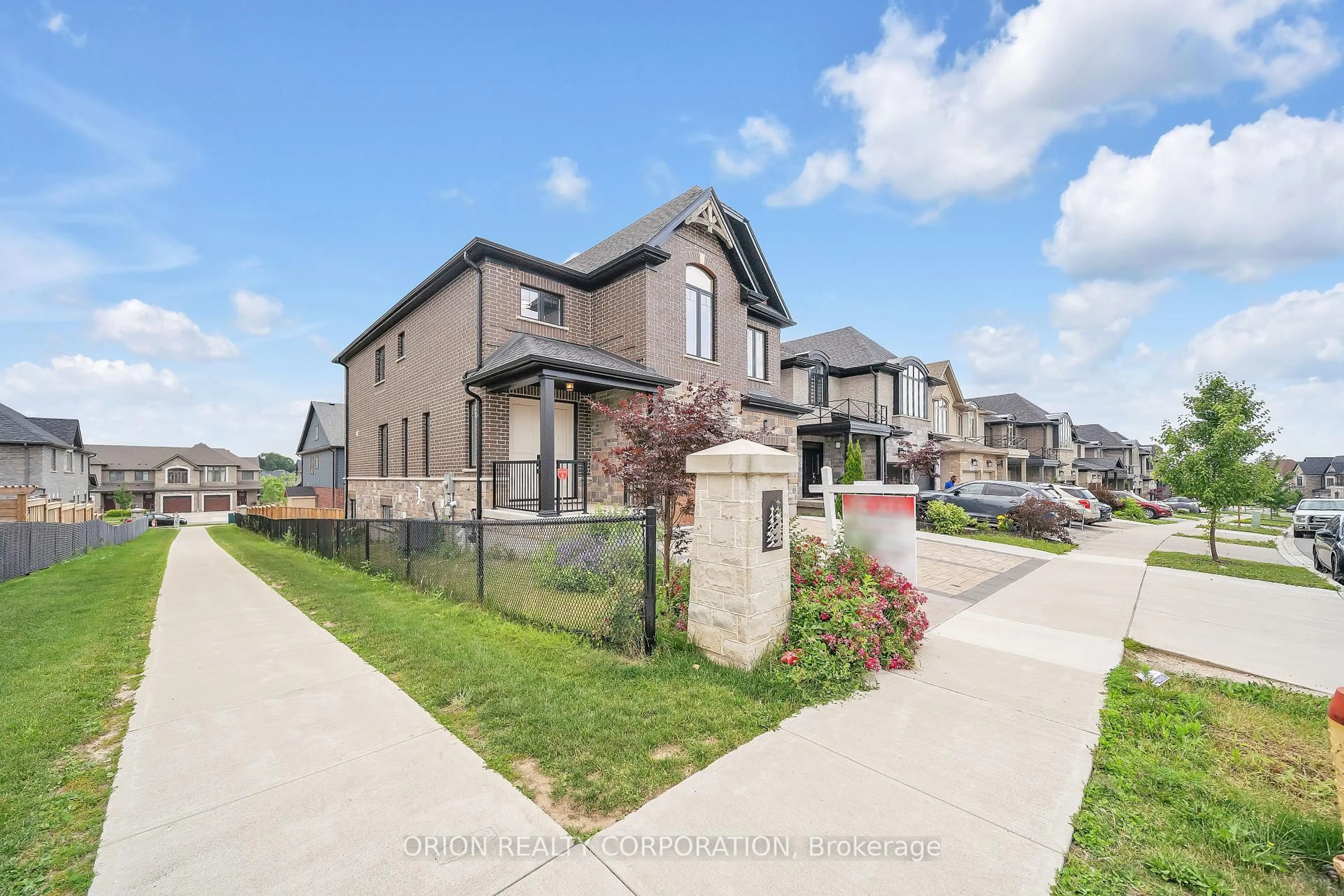 A pic from outside/outdoor area/front of a property/back of a property/a pic from drone, street for 187 Forest Creek Dr, Kitchener Ontario N2R 0M6