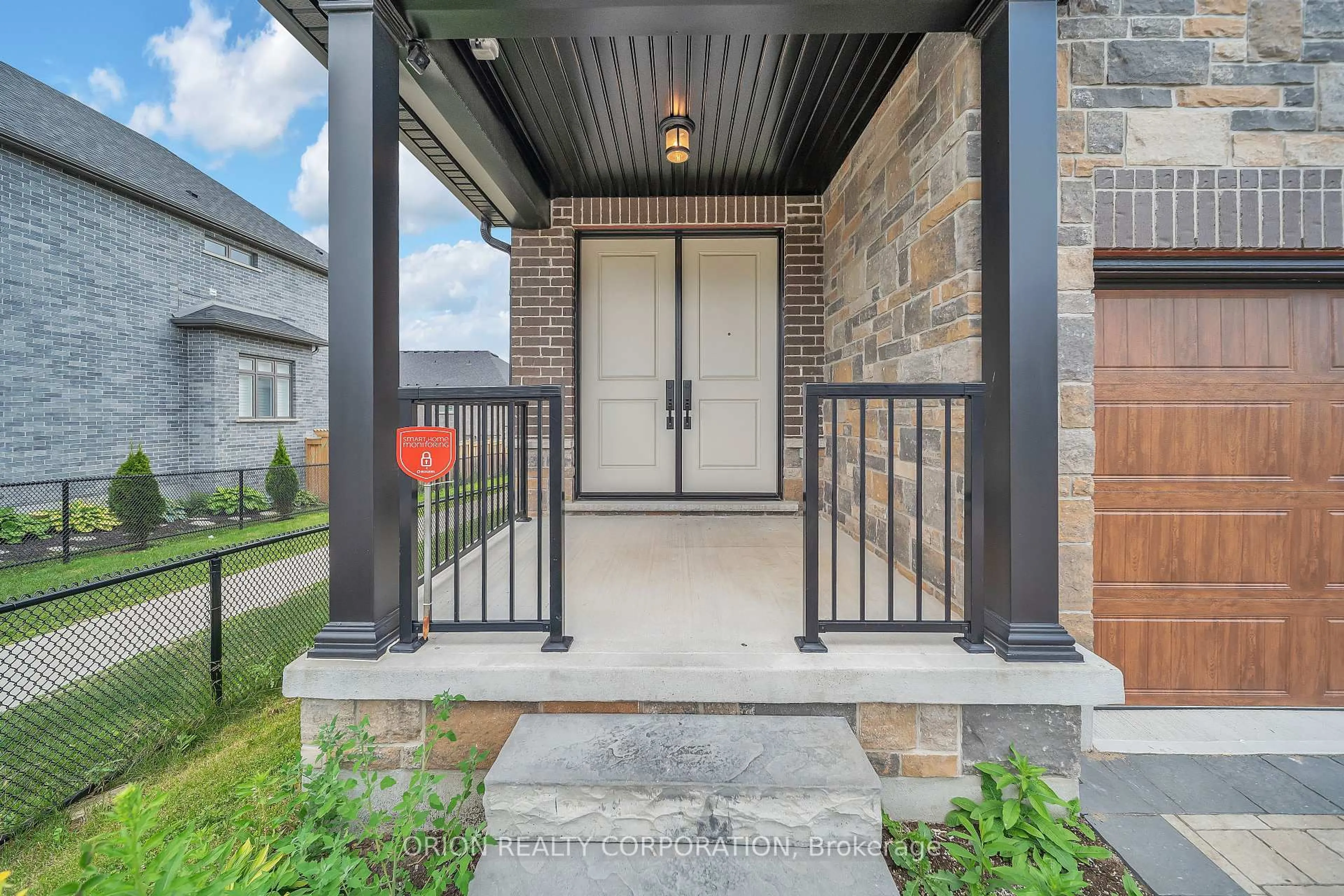 Indoor entryway for 187 Forest Creek Dr, Kitchener Ontario N2R 0M6