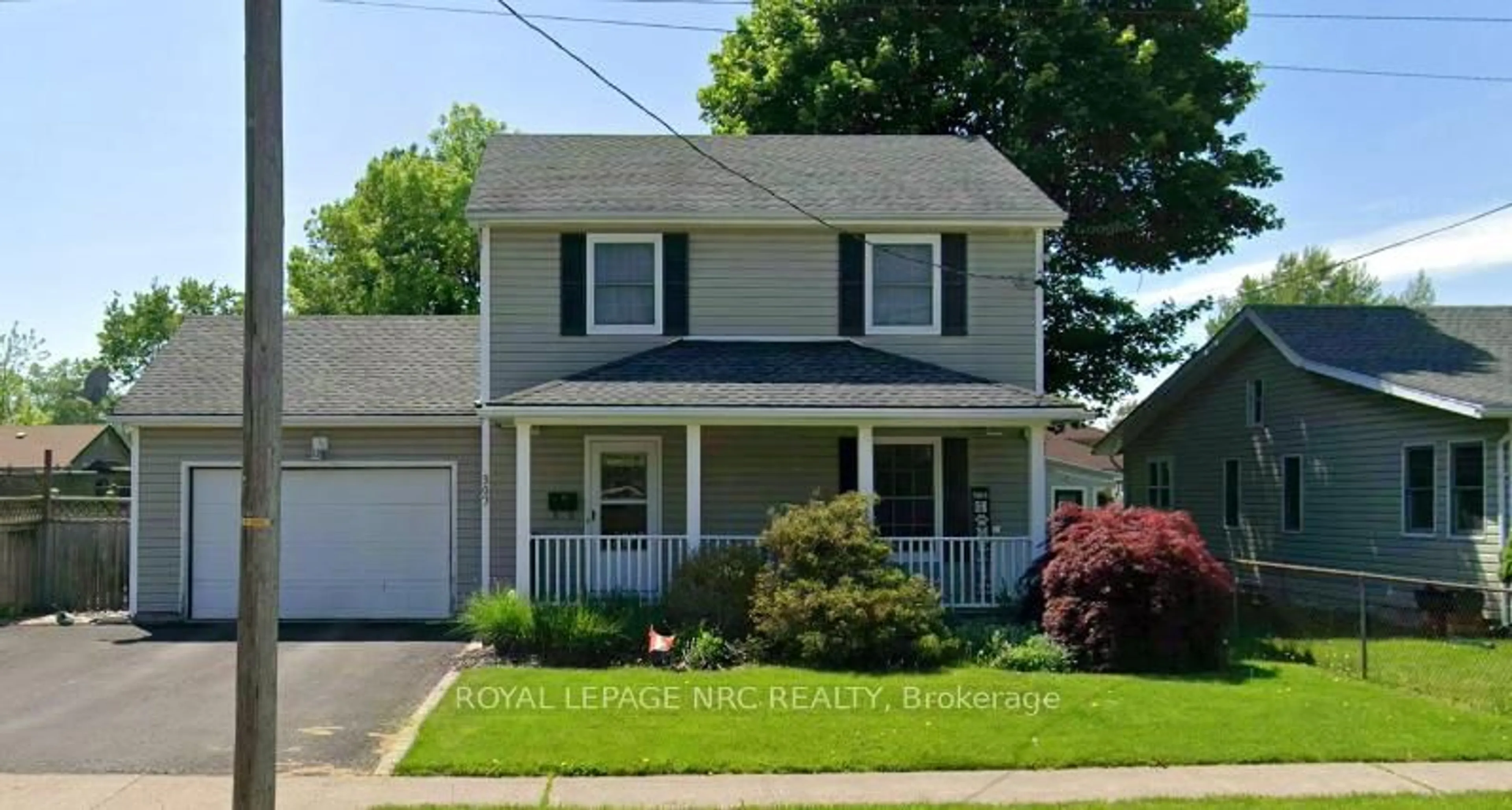 Home with vinyl exterior material, street for 307 HELEN St, Fort Erie Ontario L0S 1B0