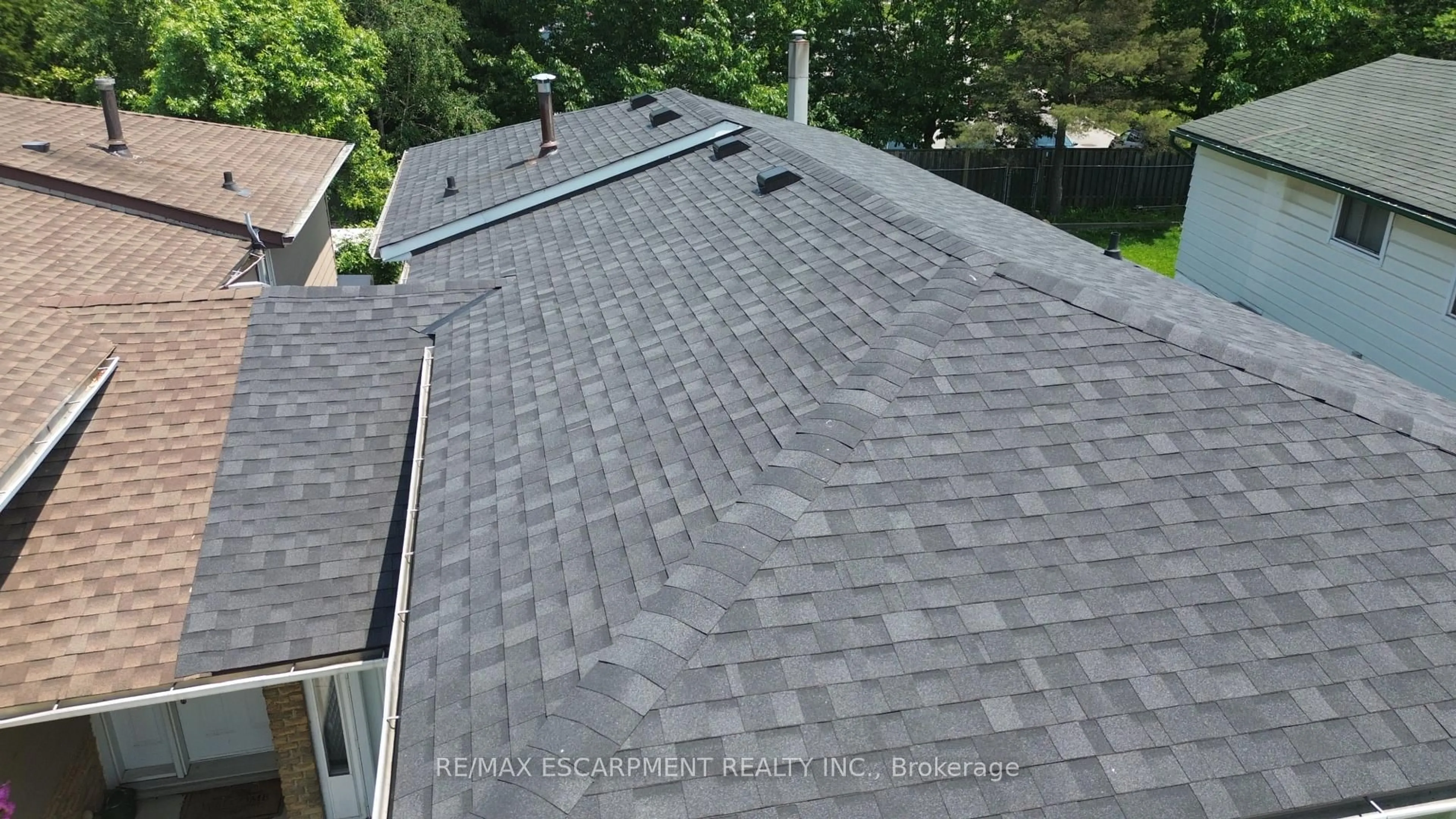 Home with vinyl exterior material, street for 187 Wendover Dr, Hamilton Ontario L9C 5X6