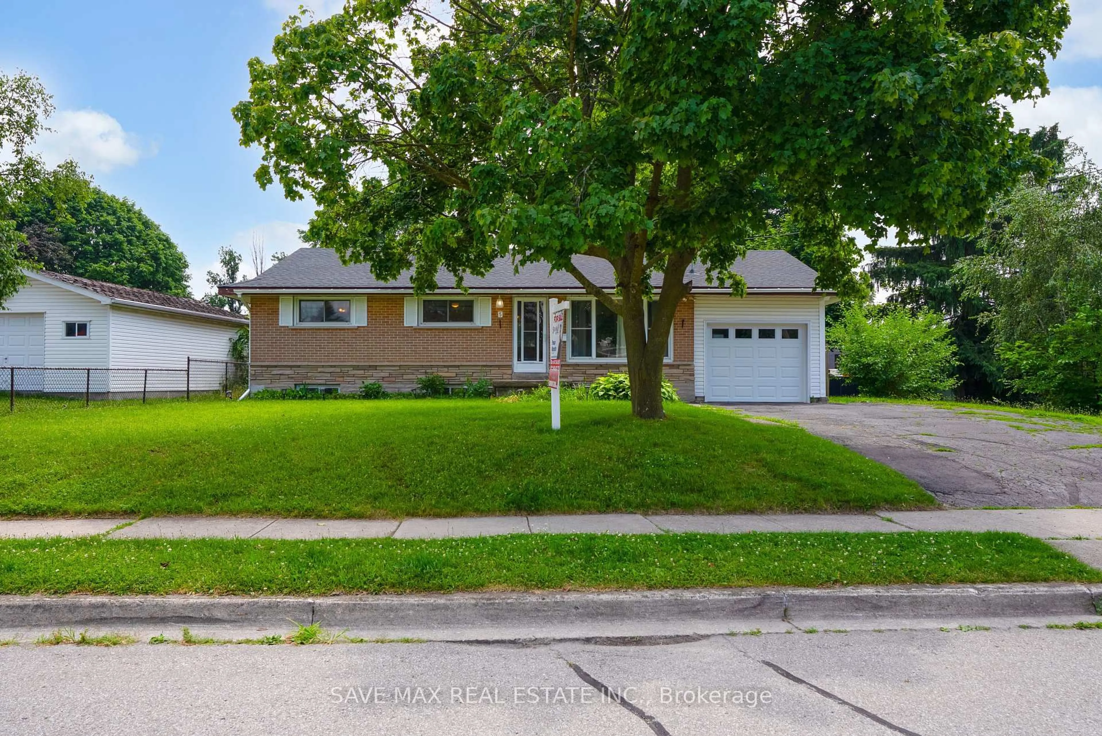 Home with brick exterior material, street for 5 Clearview Dr, Cambridge Ontario N1S 1B1