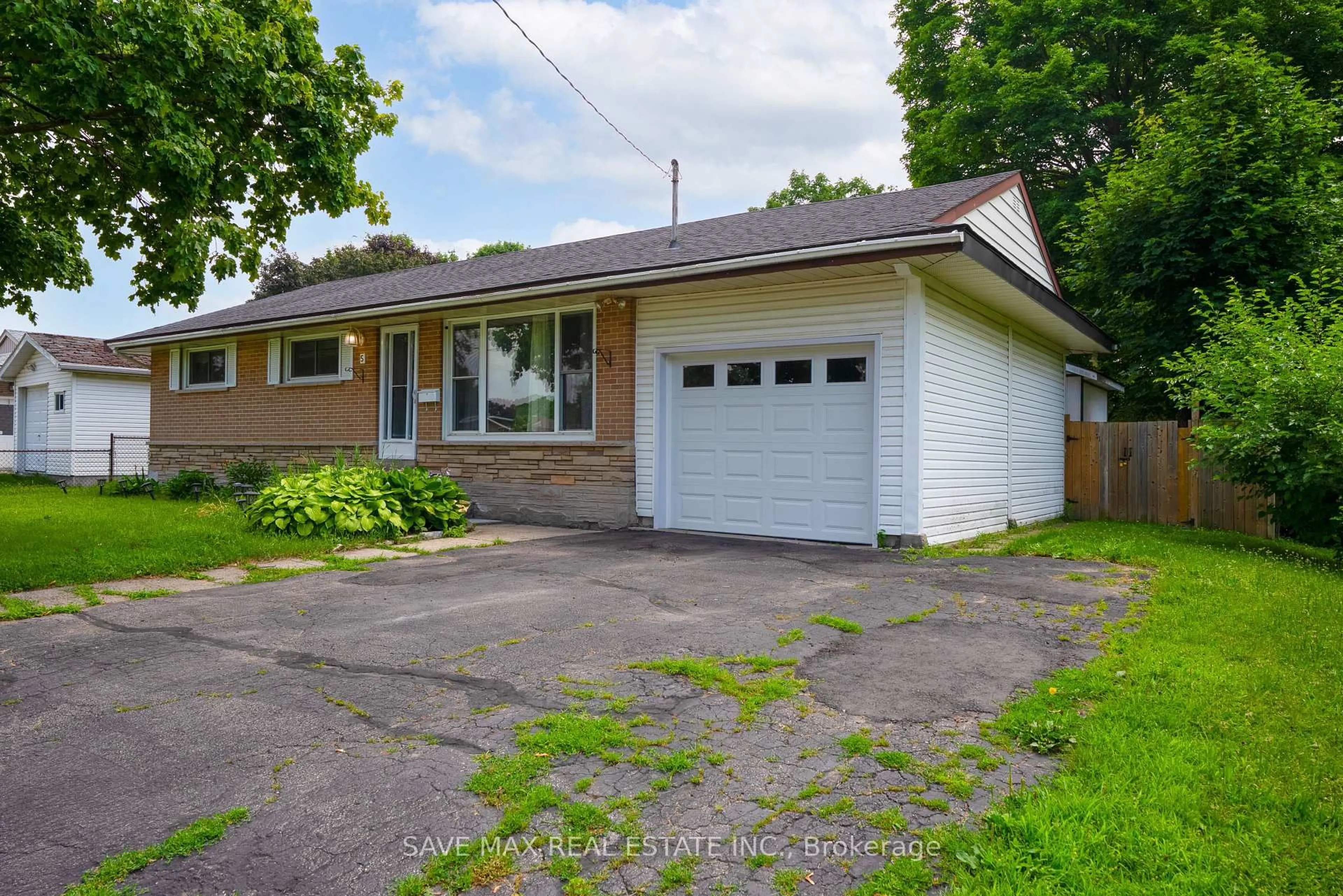 Unknown for 5 Clearview Dr, Cambridge Ontario N1S 1B1