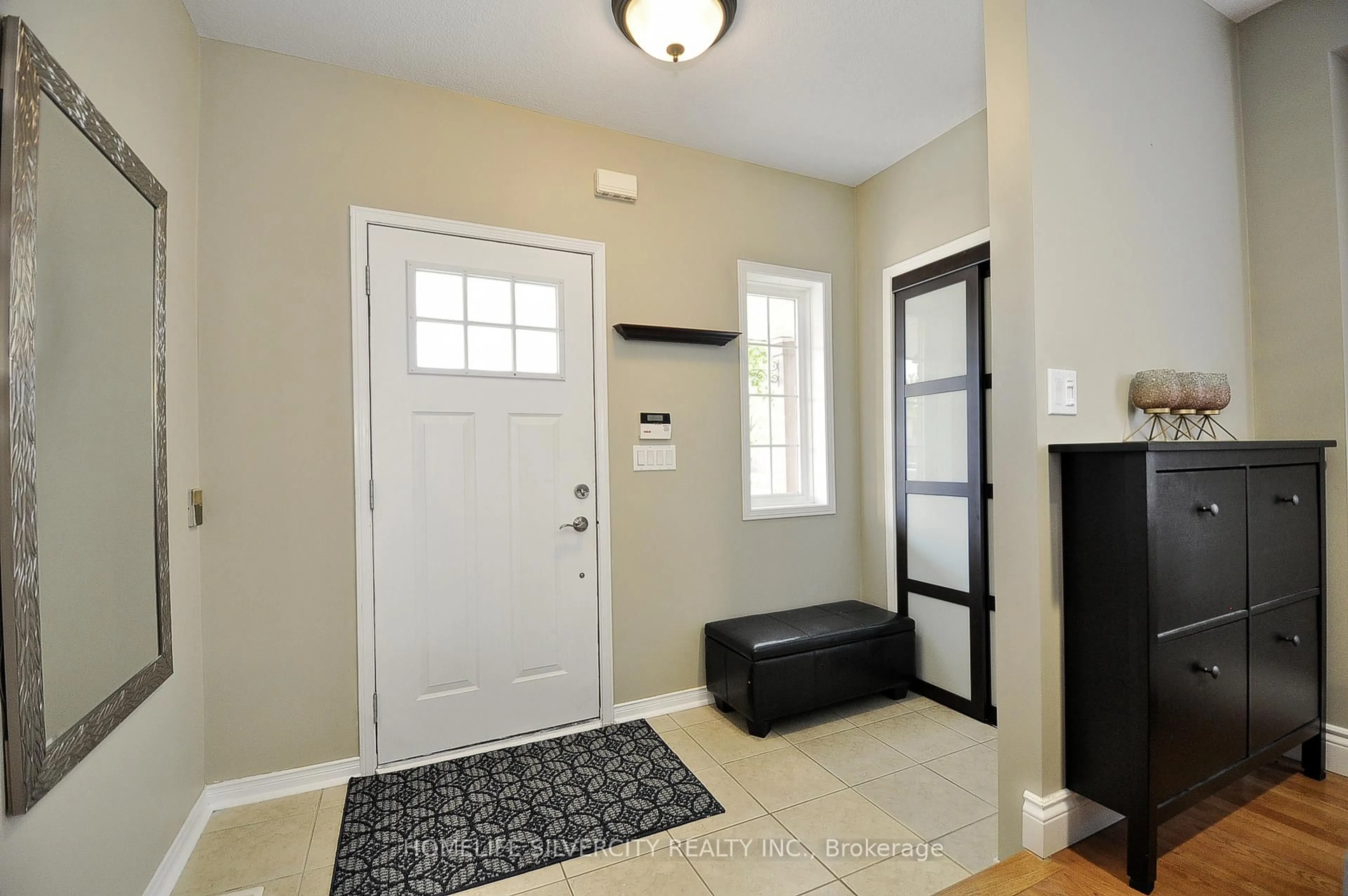Indoor entryway for 115 Flockhart Rd, Cambridge Ontario N1P 1G6