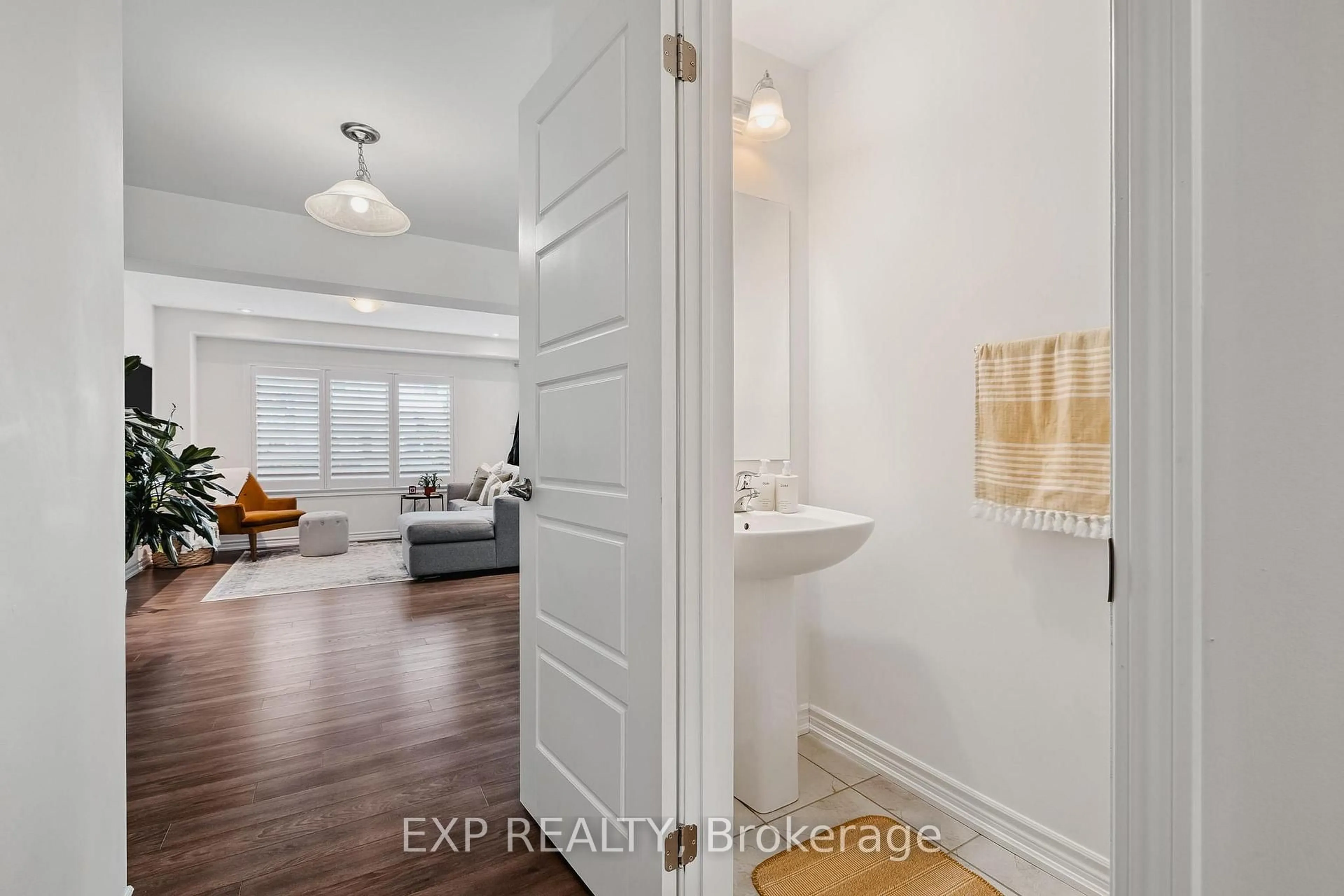 Indoor entryway for 242 Waterbrook Lane, Kitchener Ontario N2P 0H7