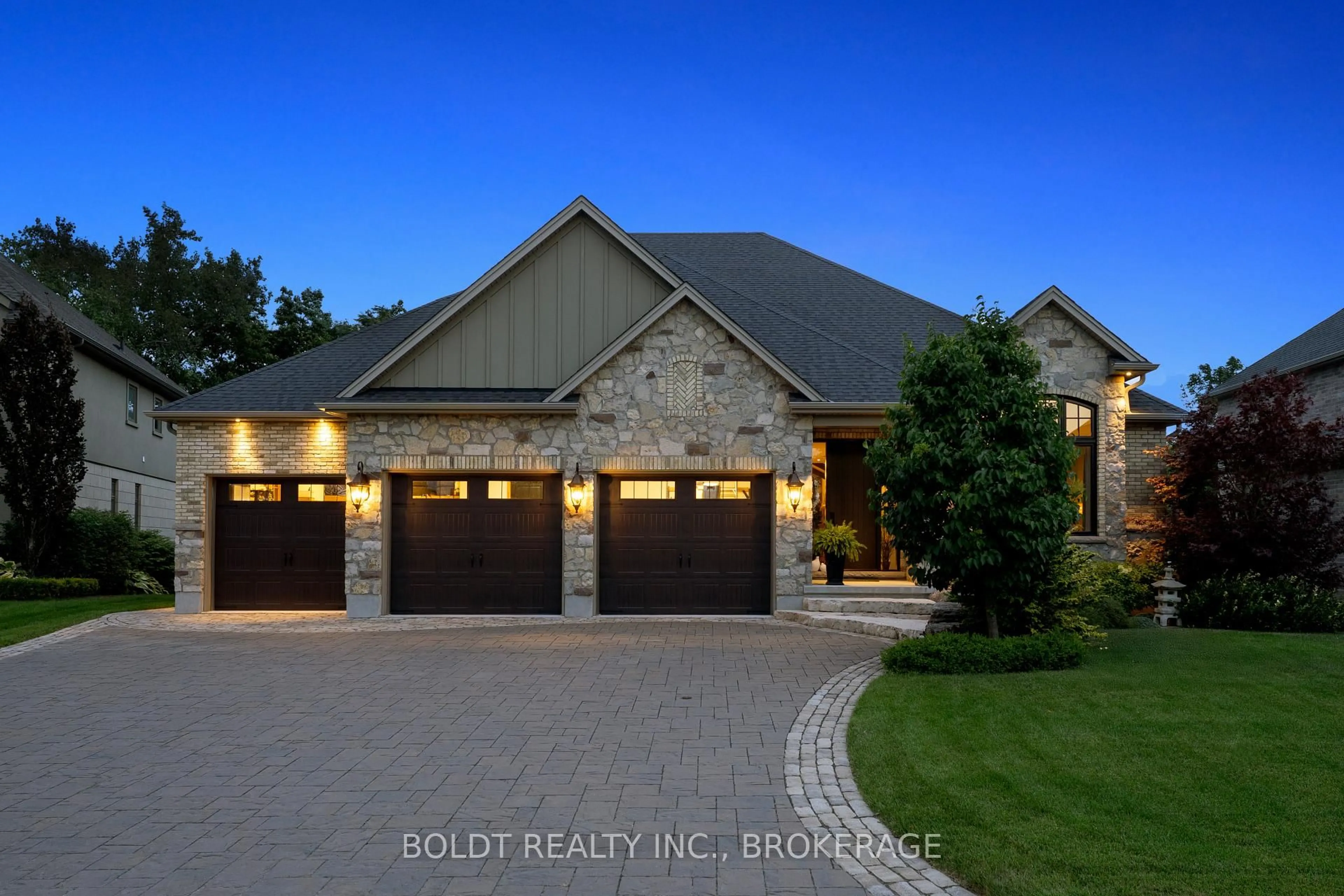 Home with brick exterior material, street for 36 Philmori Blvd, Pelham Ontario L0S 1E5