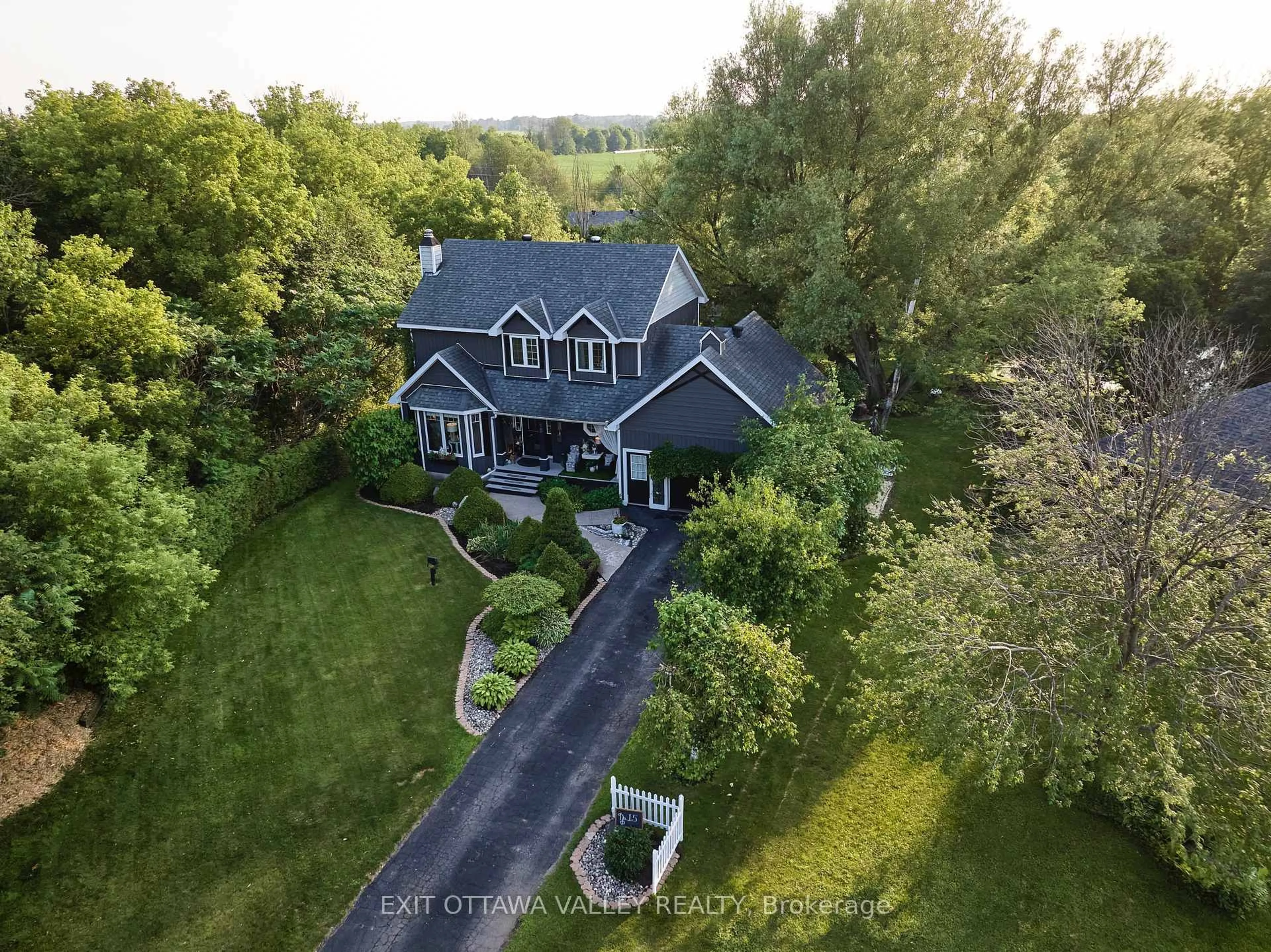 A pic from outside/outdoor area/front of a property/back of a property/a pic from drone, street for 15 Hume St, Beachburg Ontario K0J 1C0