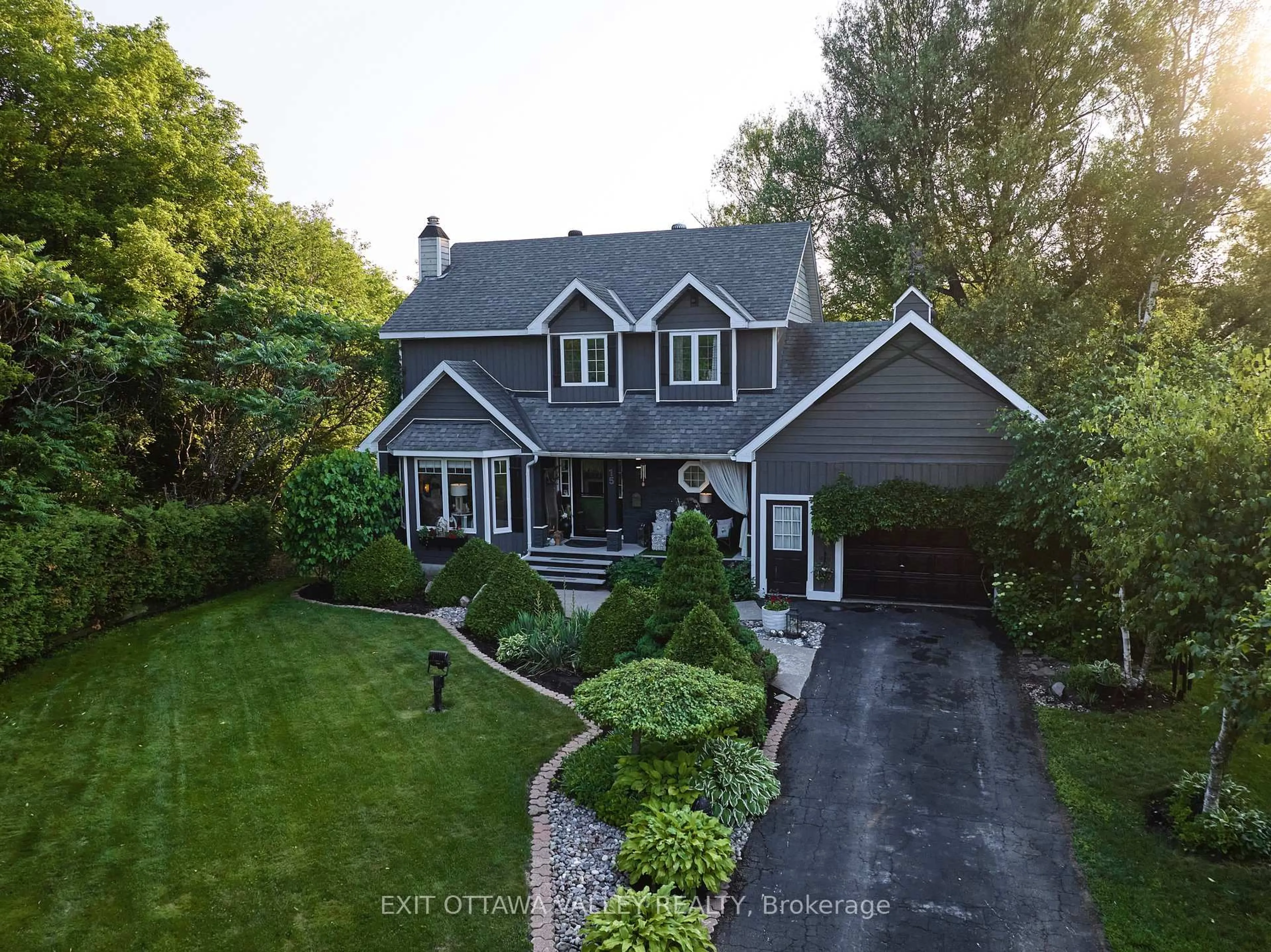 A pic from outside/outdoor area/front of a property/back of a property/a pic from drone, street for 15 Hume St, Beachburg Ontario K0J 1C0