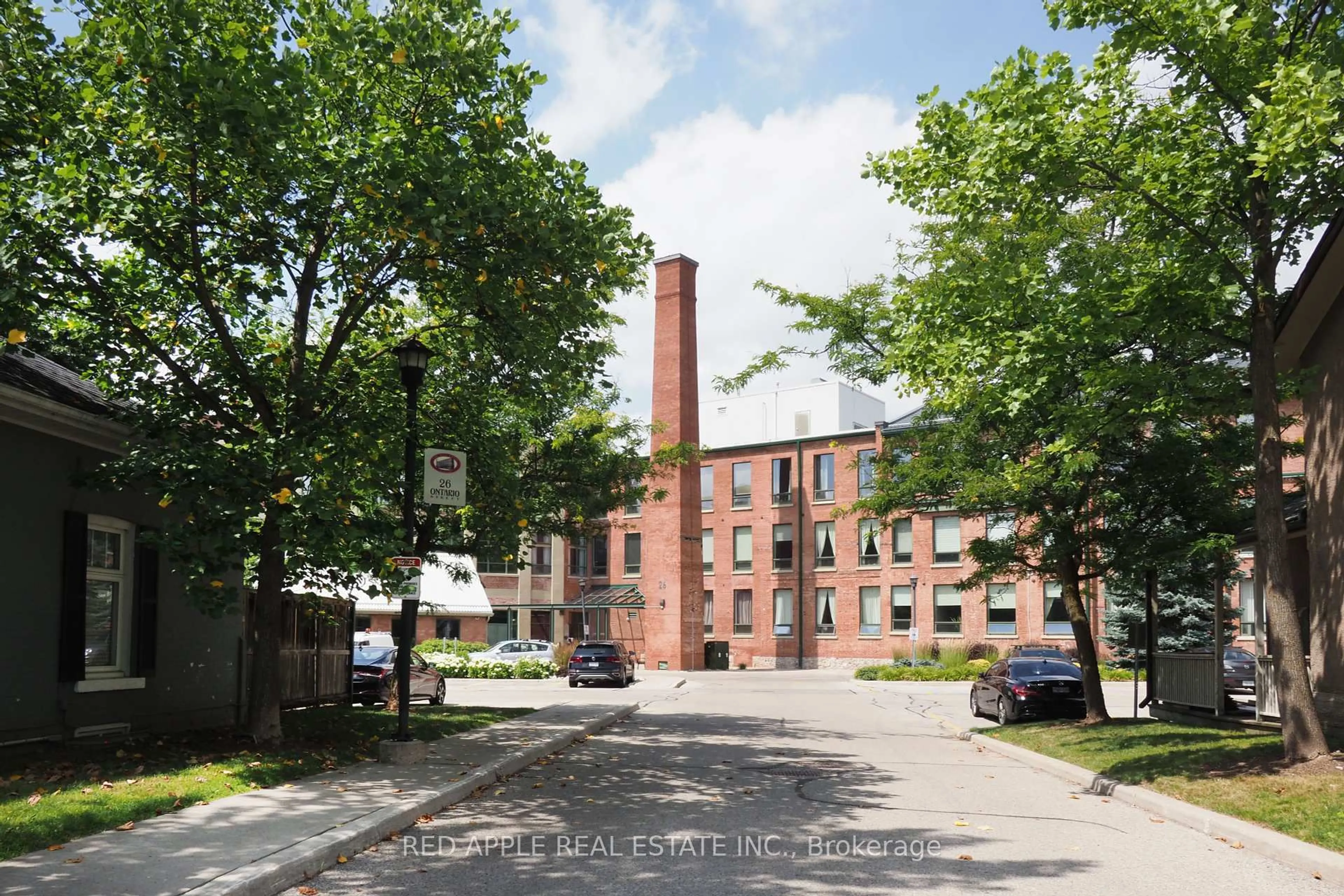 Patio, street for 26 ONTARIO St #121, Guelph Ontario N1E 7K1