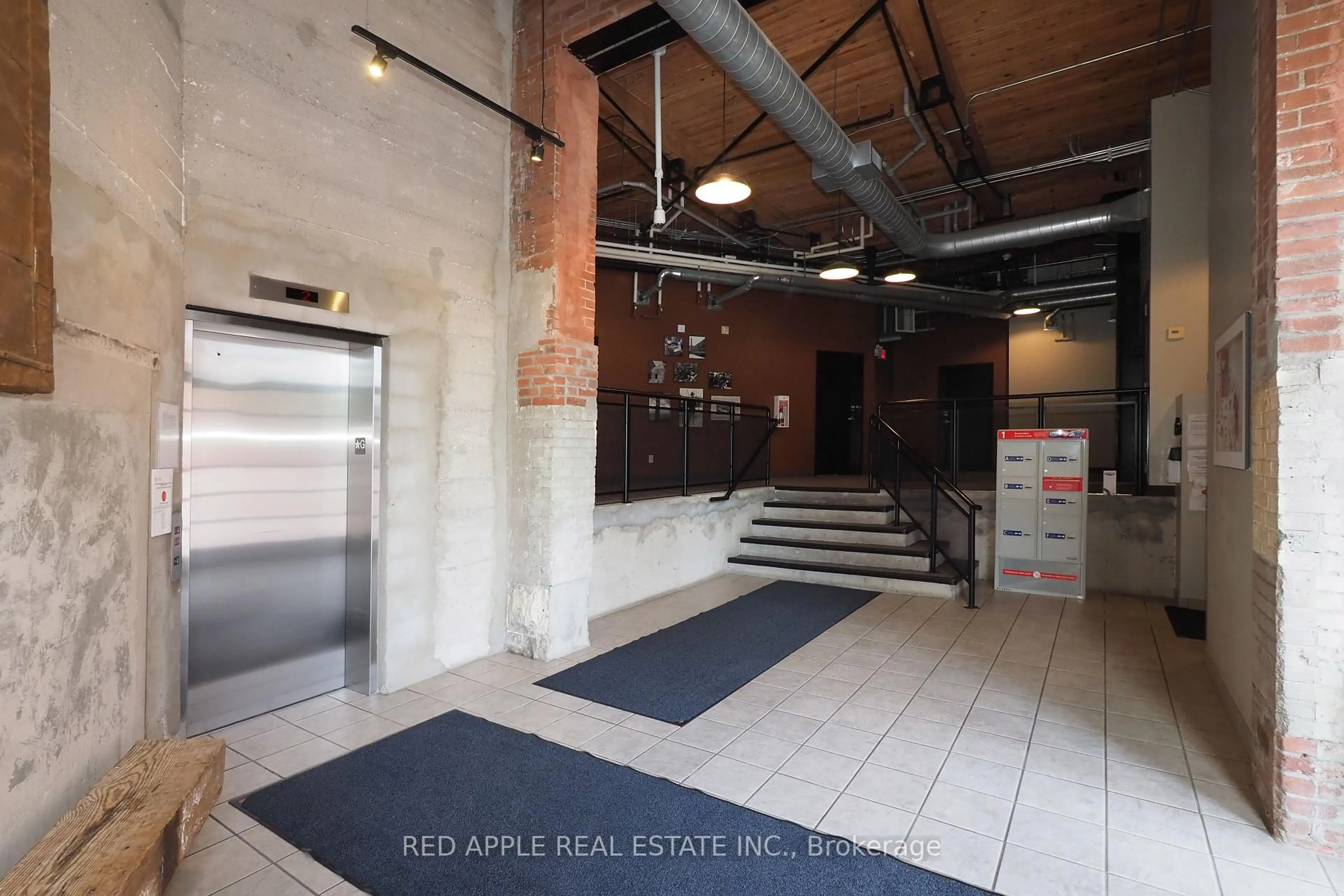 Indoor foyer for 26 ONTARIO St #121, Guelph Ontario N1E 7K1