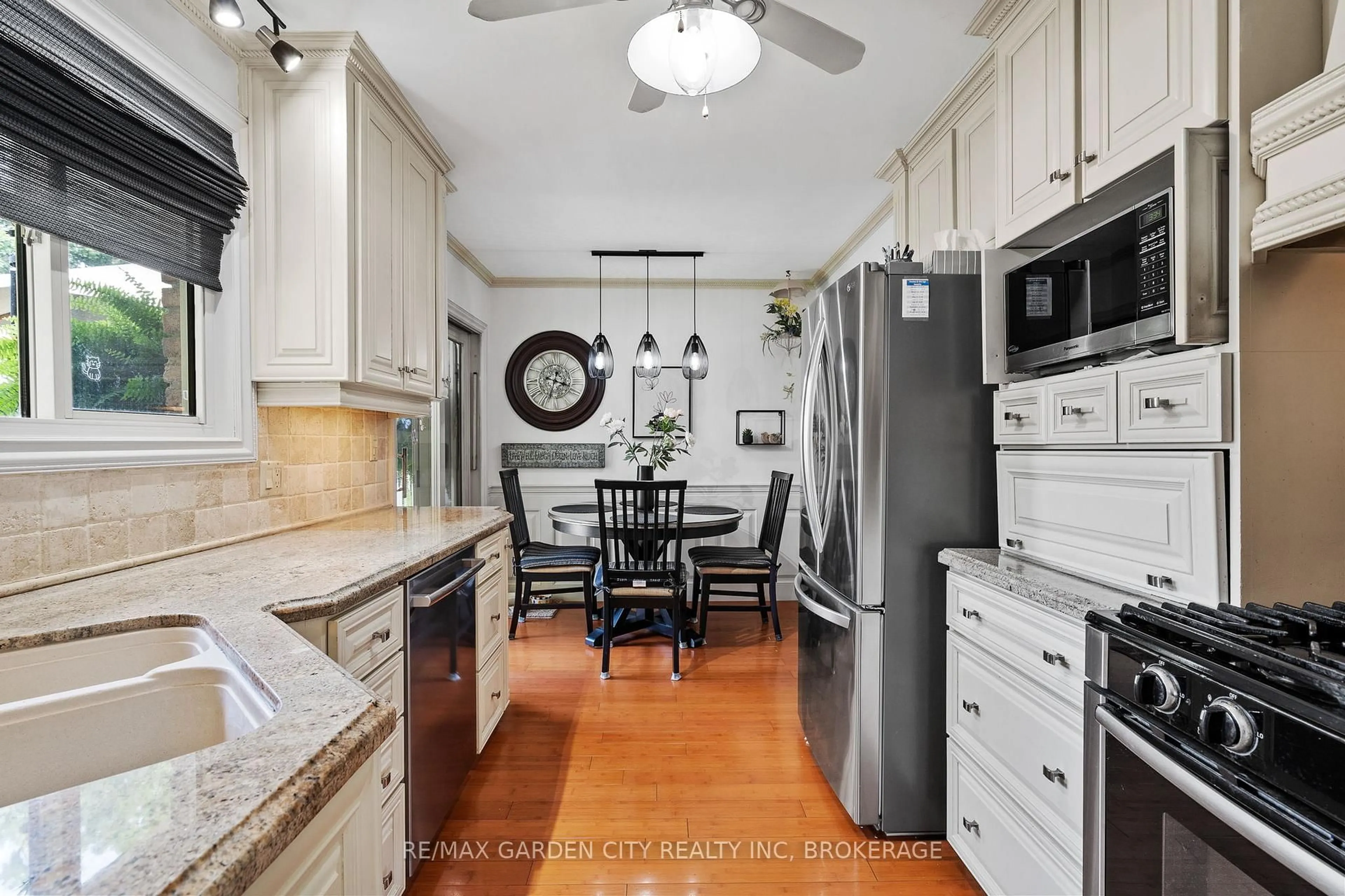 Open concept kitchen, ceramic/tile floor for 55 SHERWOOD FOREST Tr, Welland Ontario L3C 5X7