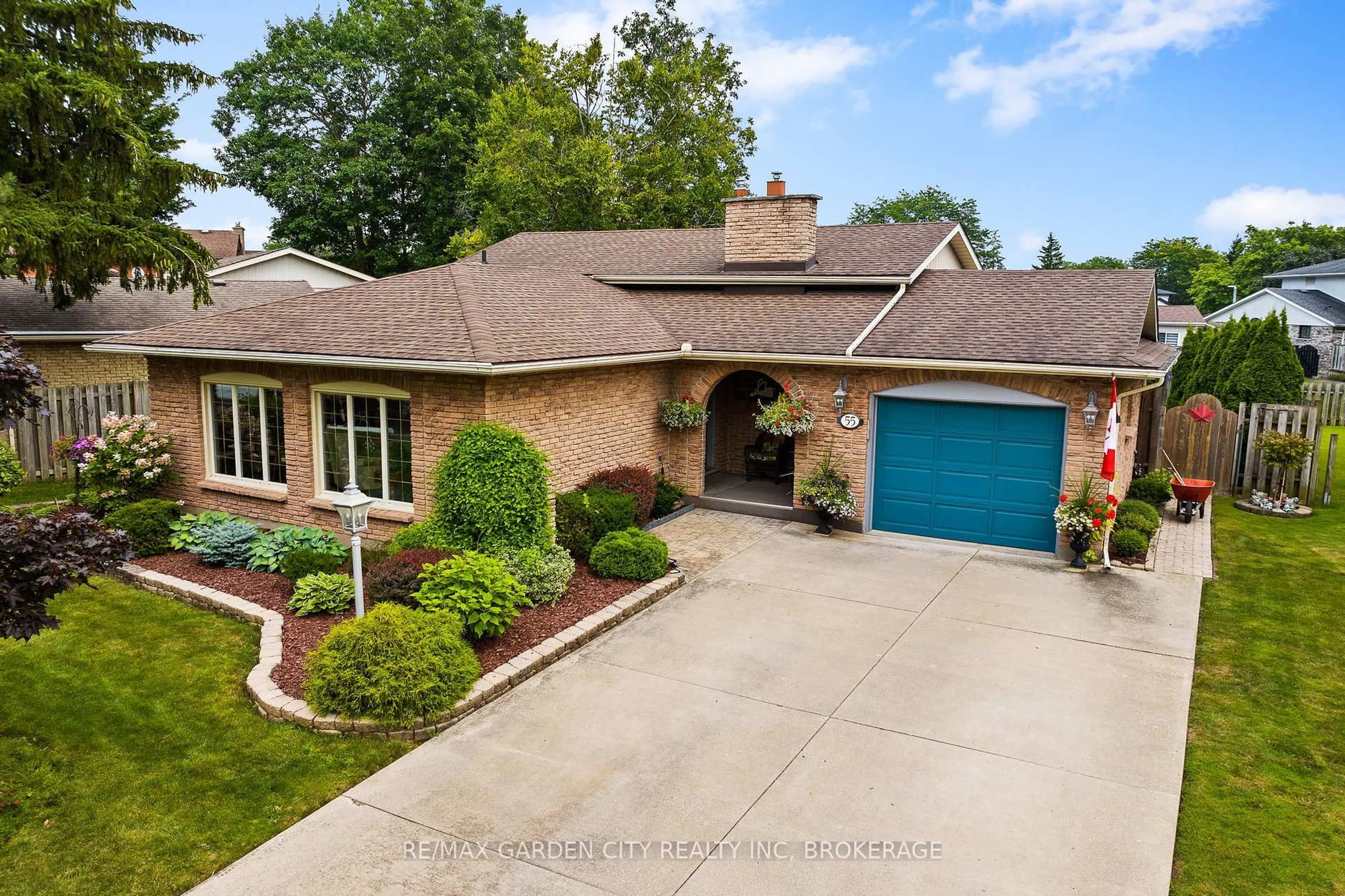 Home with brick exterior material, street for 55 SHERWOOD FOREST Tr, Welland Ontario L3C 5X7