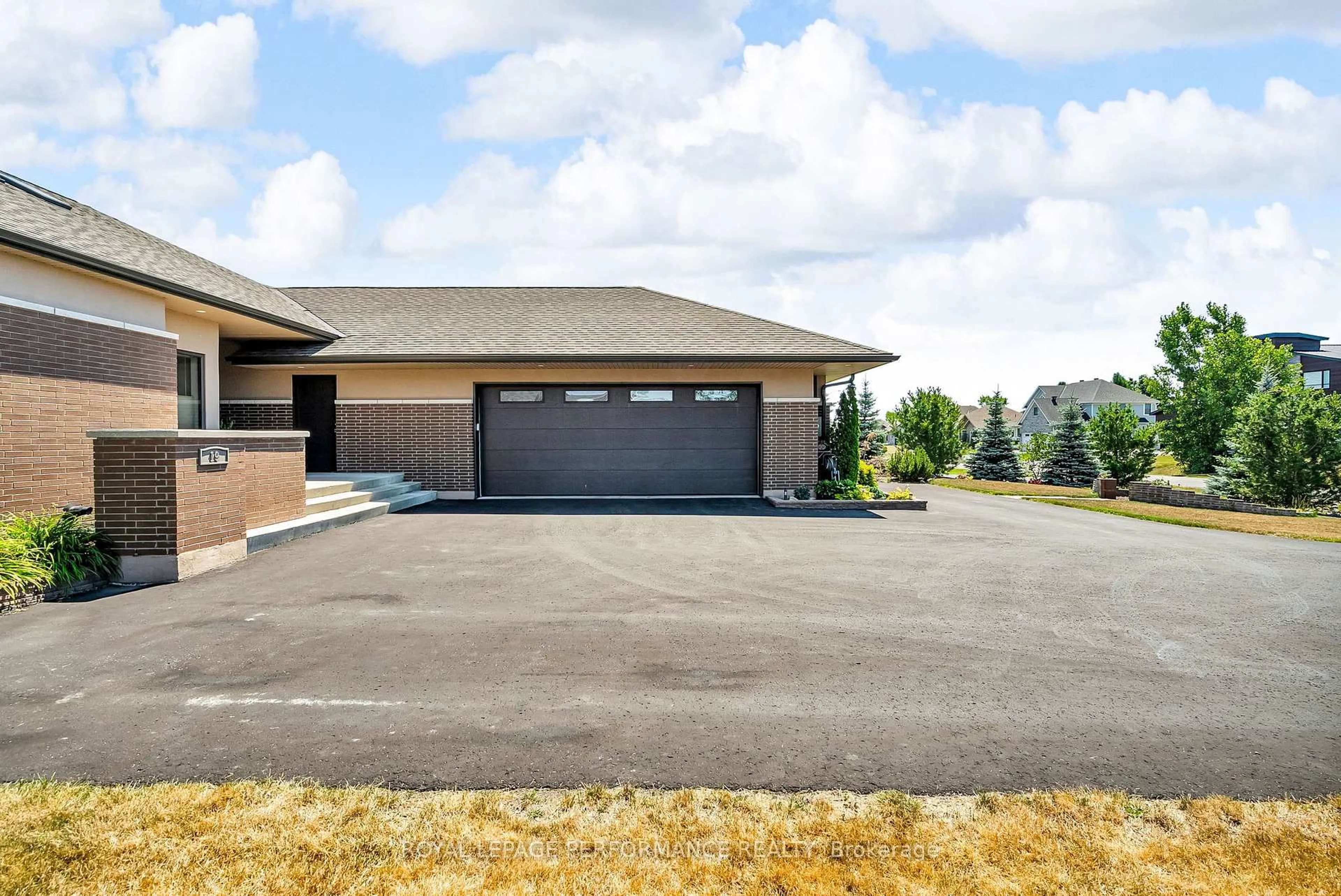 Indoor garage for 19 George Patrick Dr, South Stormont Ontario K0C 1P0
