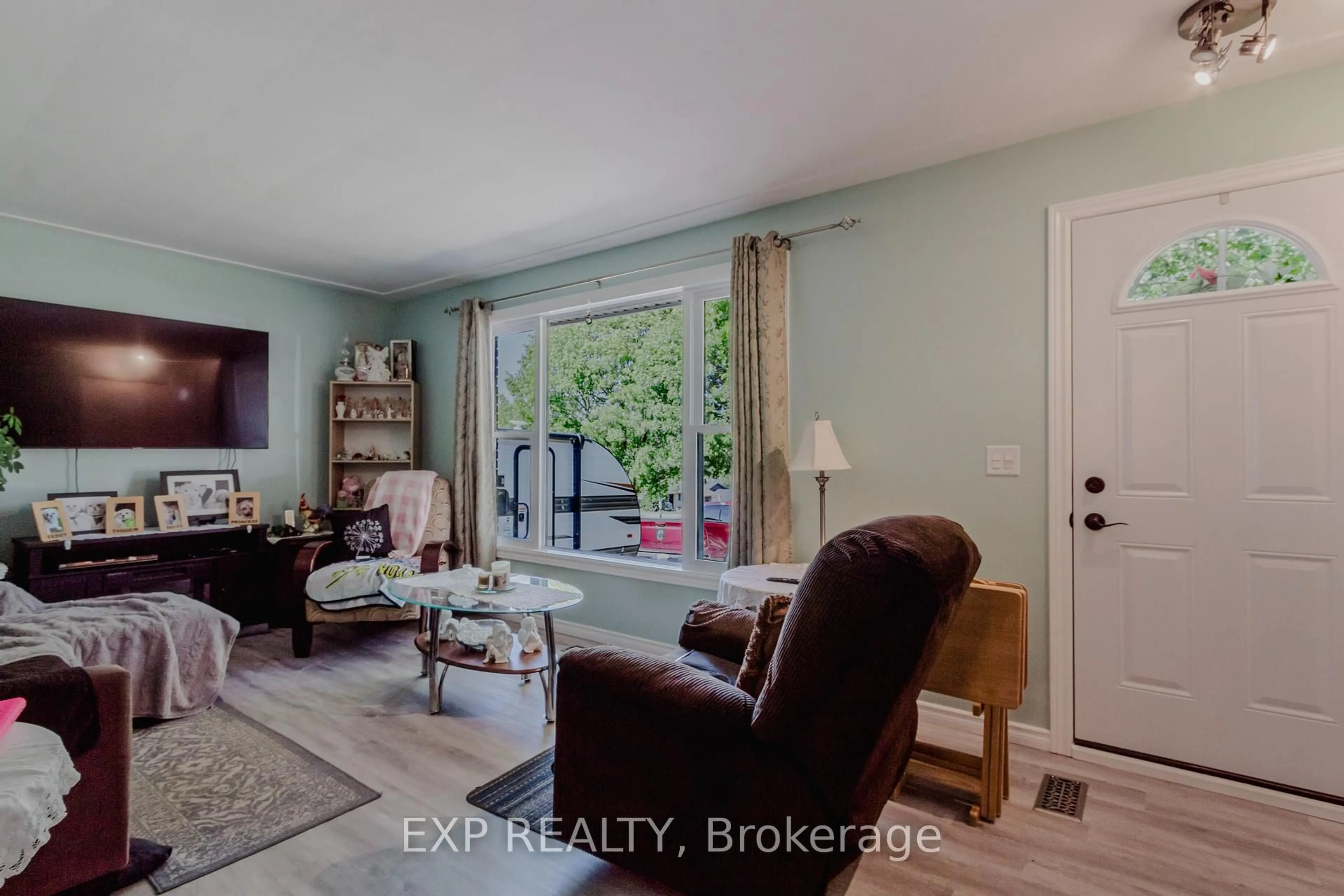 Living room with furniture, unknown for 254 Dent Pl, Woodstock Ontario N4S 2S4