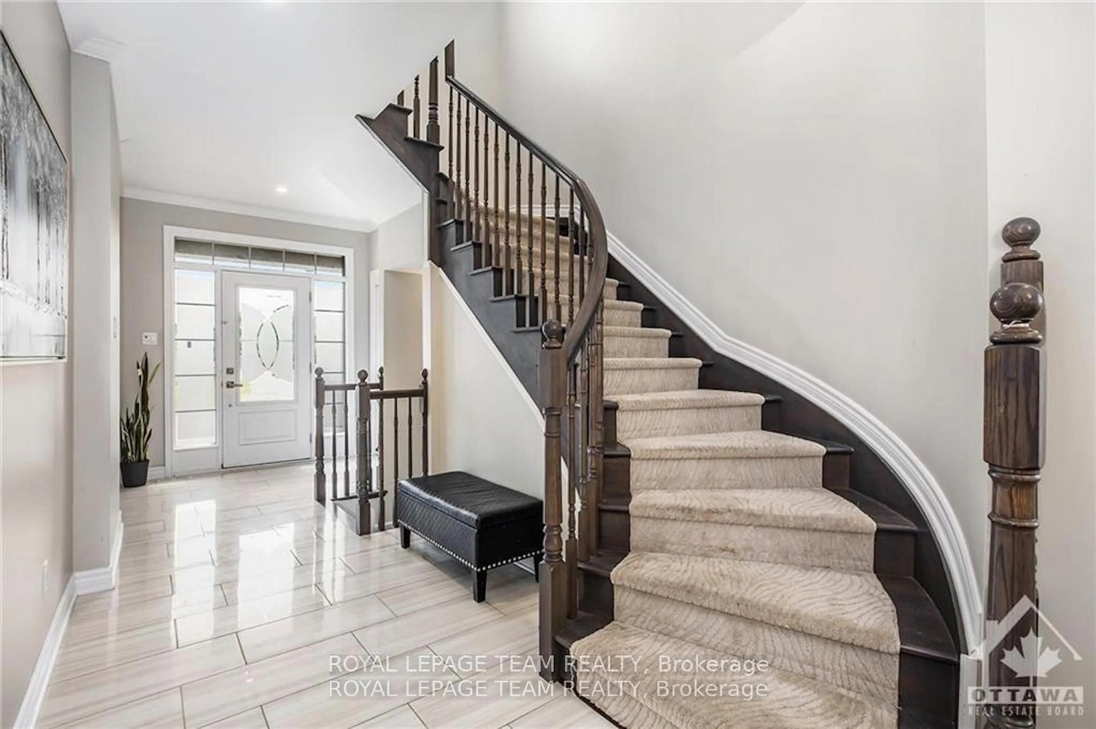 Unknown for 240 SADDLEBACK Cres, Ottawa Ontario K2T 0K8