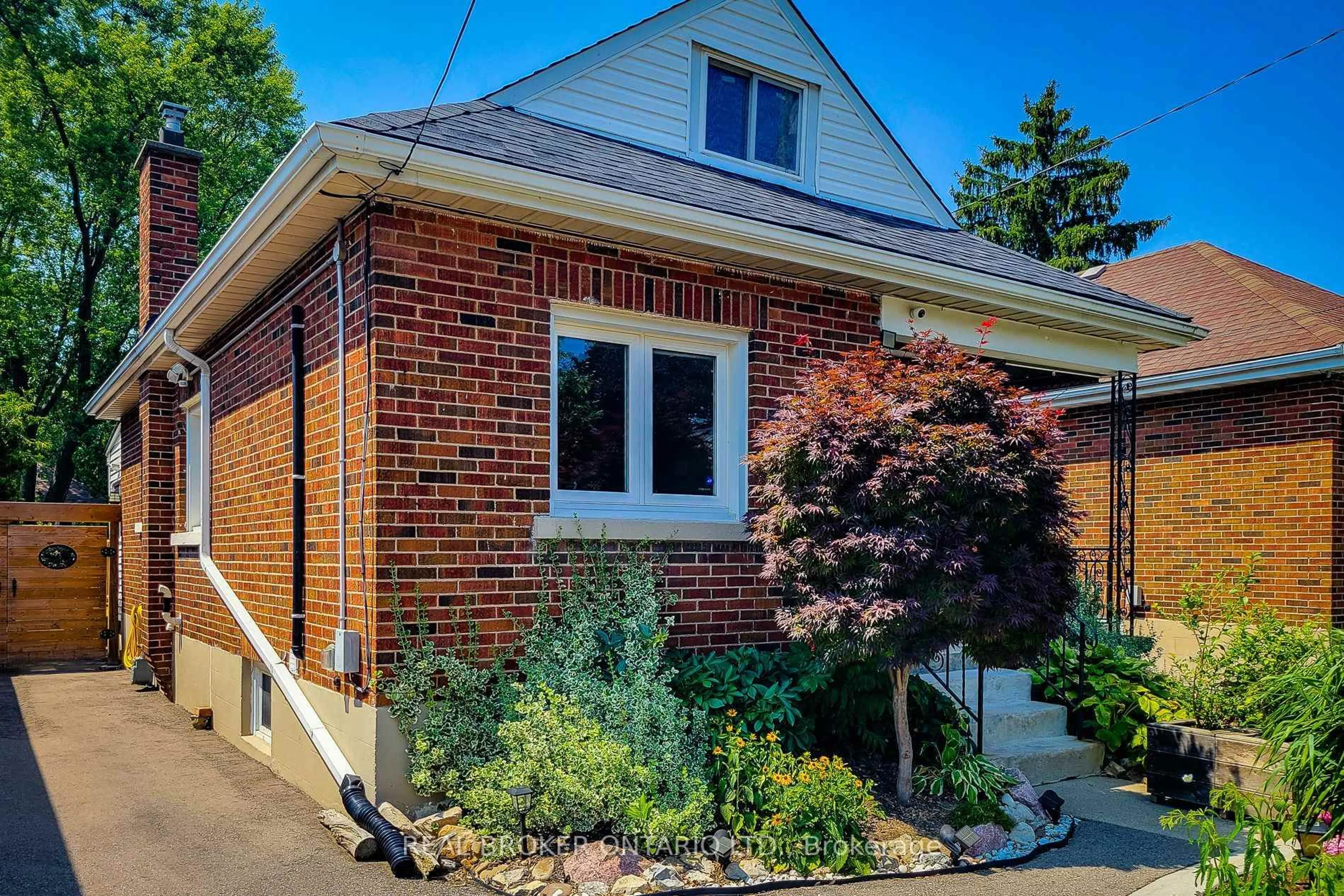 Home with brick exterior material, street for 191 Paradise Rd, Hamilton Ontario L8S 3T2