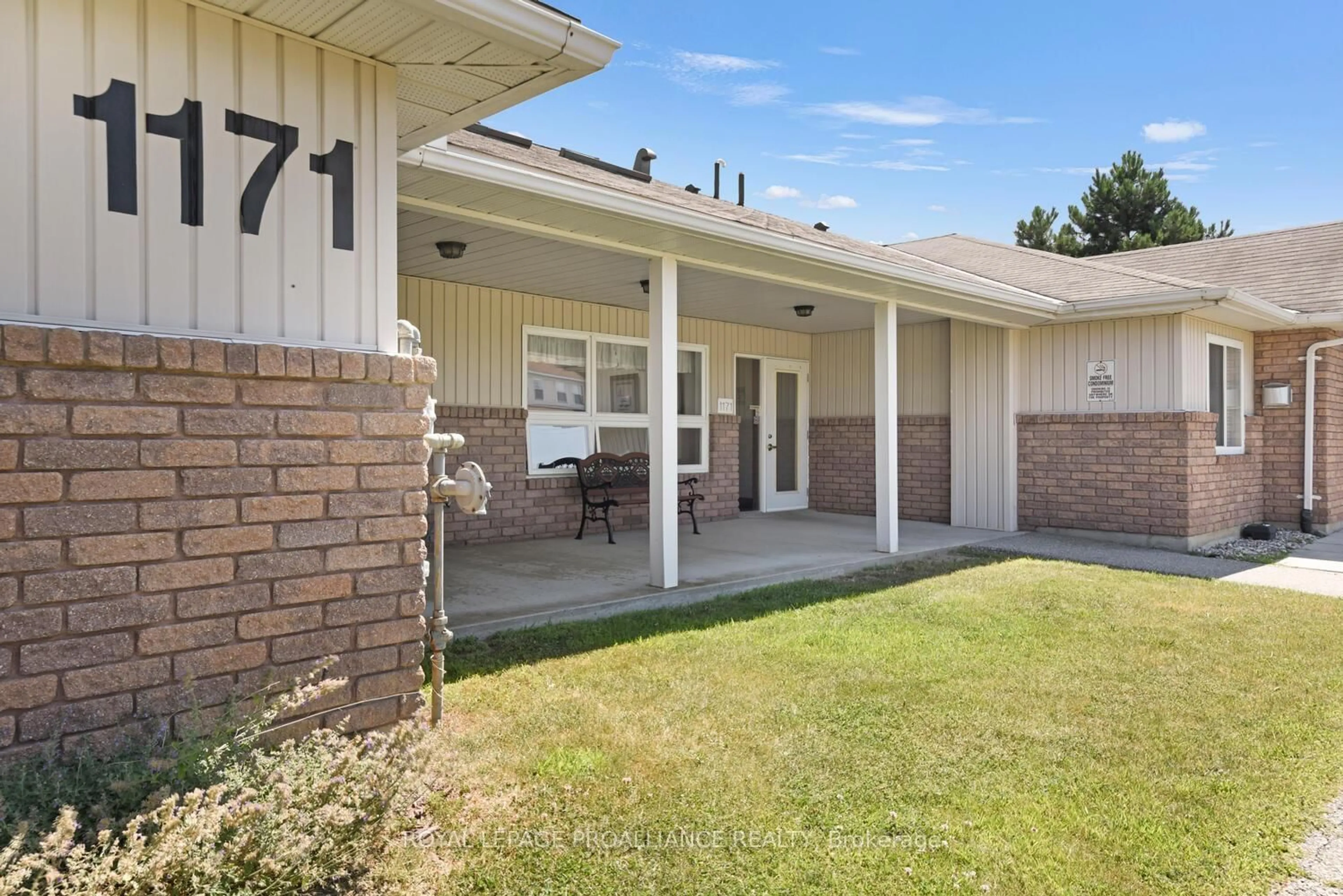Home with vinyl exterior material, unknown for 1171 Millwood Ave #11, Brockville Ontario K6V 7L5