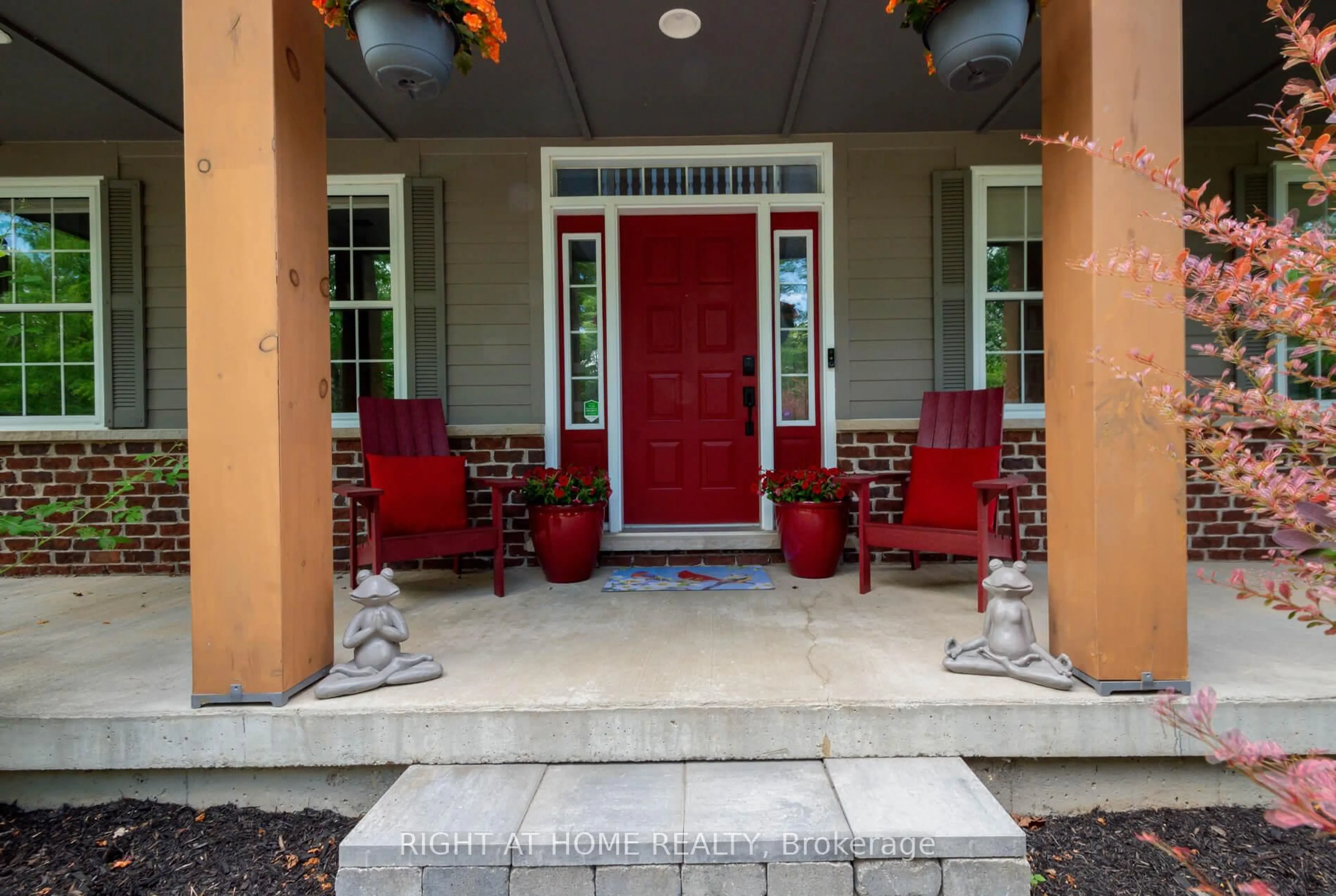 Indoor entryway for 713120 First Line, Mono Ontario L9W 5K4
