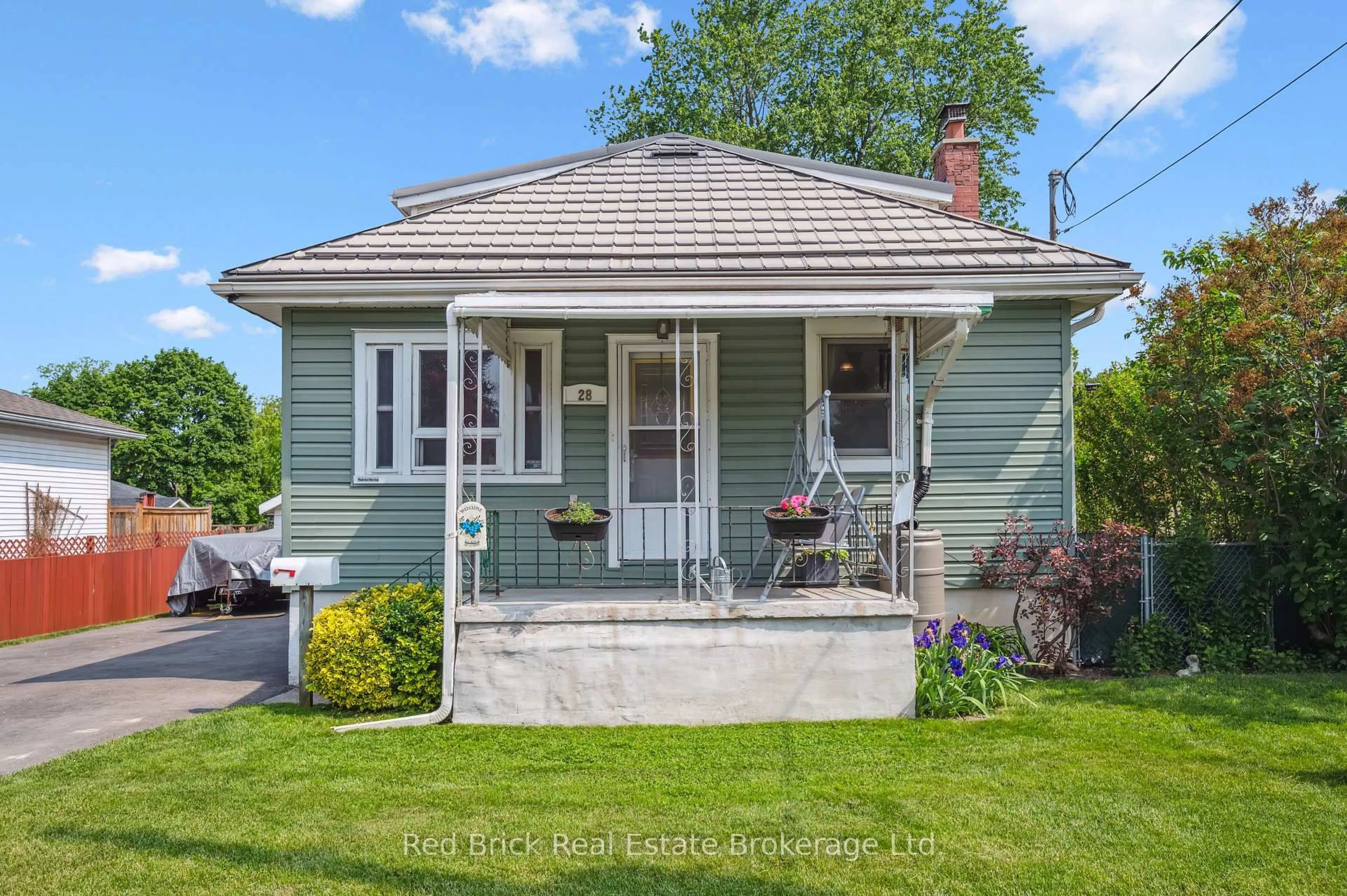 Home with vinyl exterior material, street for 28 Barton St, Guelph Ontario N1H 1M3
