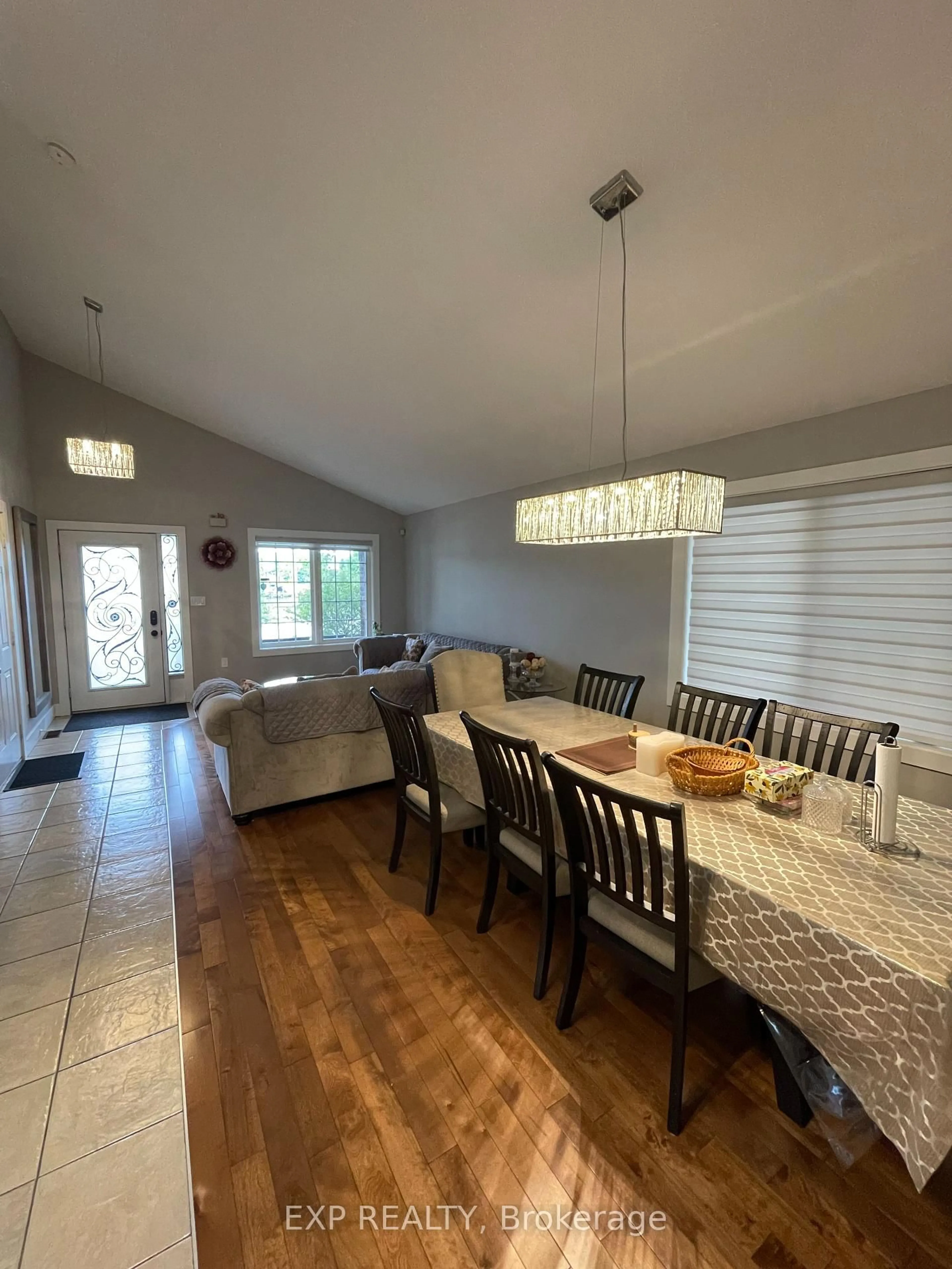 Dining room, unknown for 220 Pinehill Dr, Hamilton Ontario L0R 1P0
