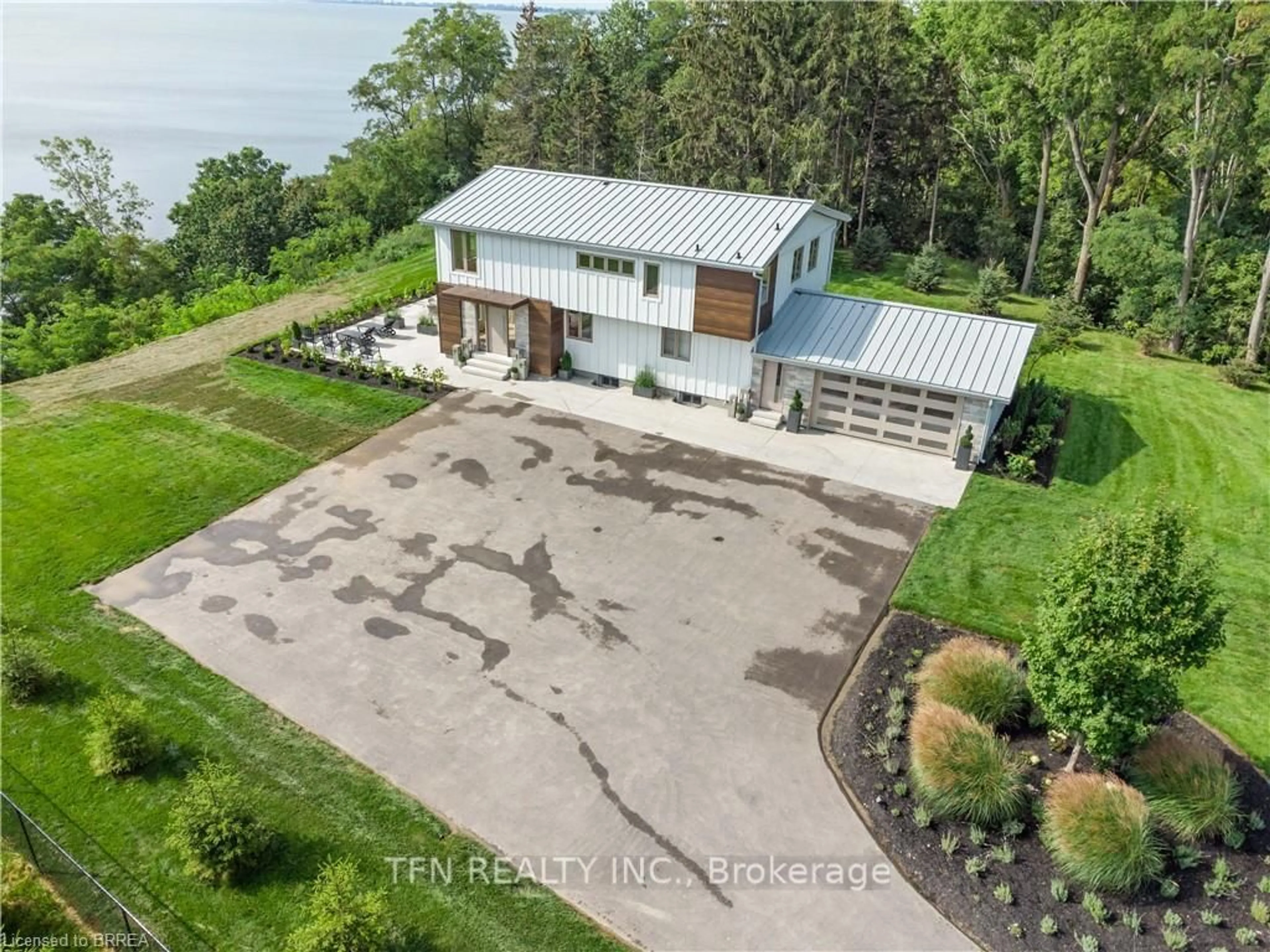 A pic from outside/outdoor area/front of a property/back of a property/a pic from drone, water/lake/river/ocean view for 434 Front Rd, Norfolk Ontario N0E 1P0