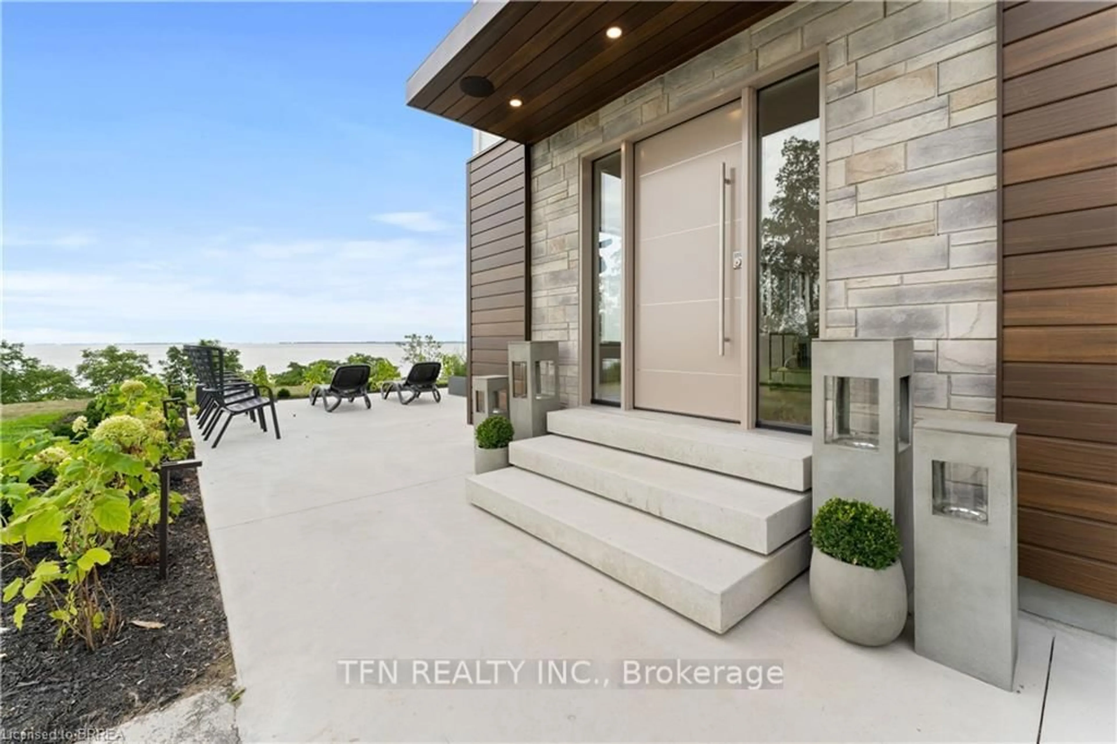 Indoor entryway for 434 Front Rd, Norfolk Ontario N0E 1P0