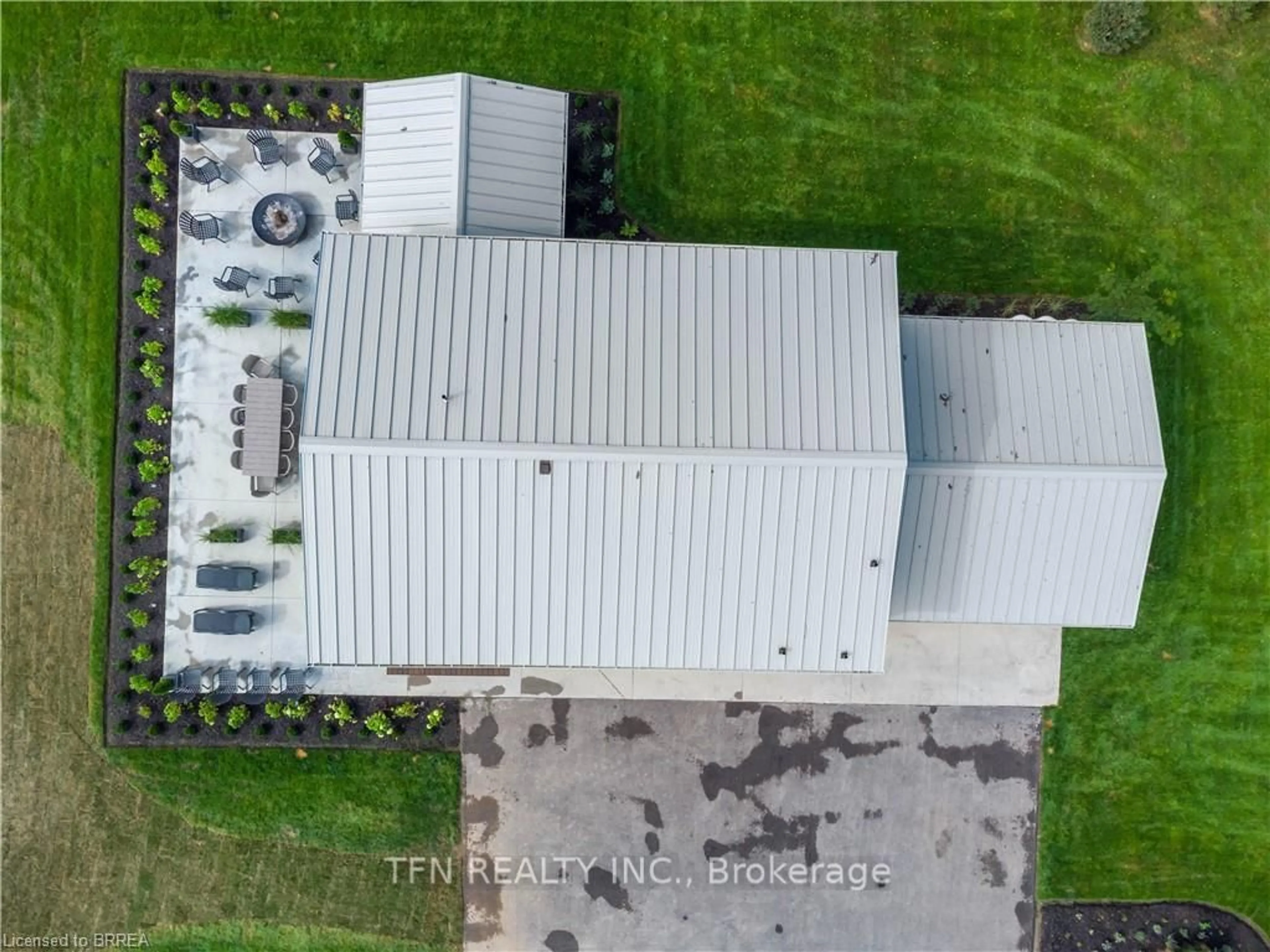 A pic from outside/outdoor area/front of a property/back of a property/a pic from drone, building for 434 Front Rd, Norfolk Ontario N0E 1P0