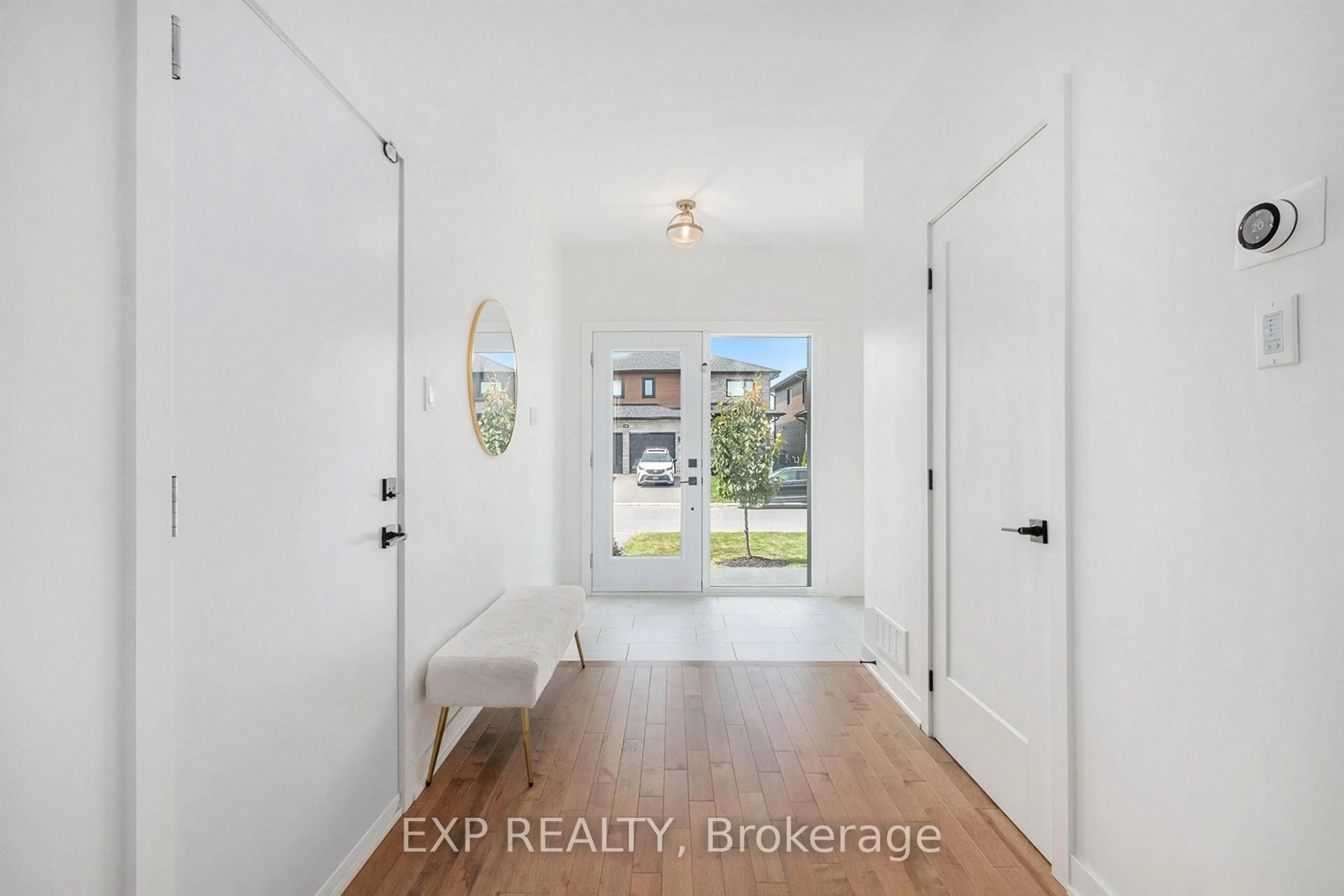 Indoor entryway for 1308 Diamond St, Clarence-Rockland Ontario K4K 0M6