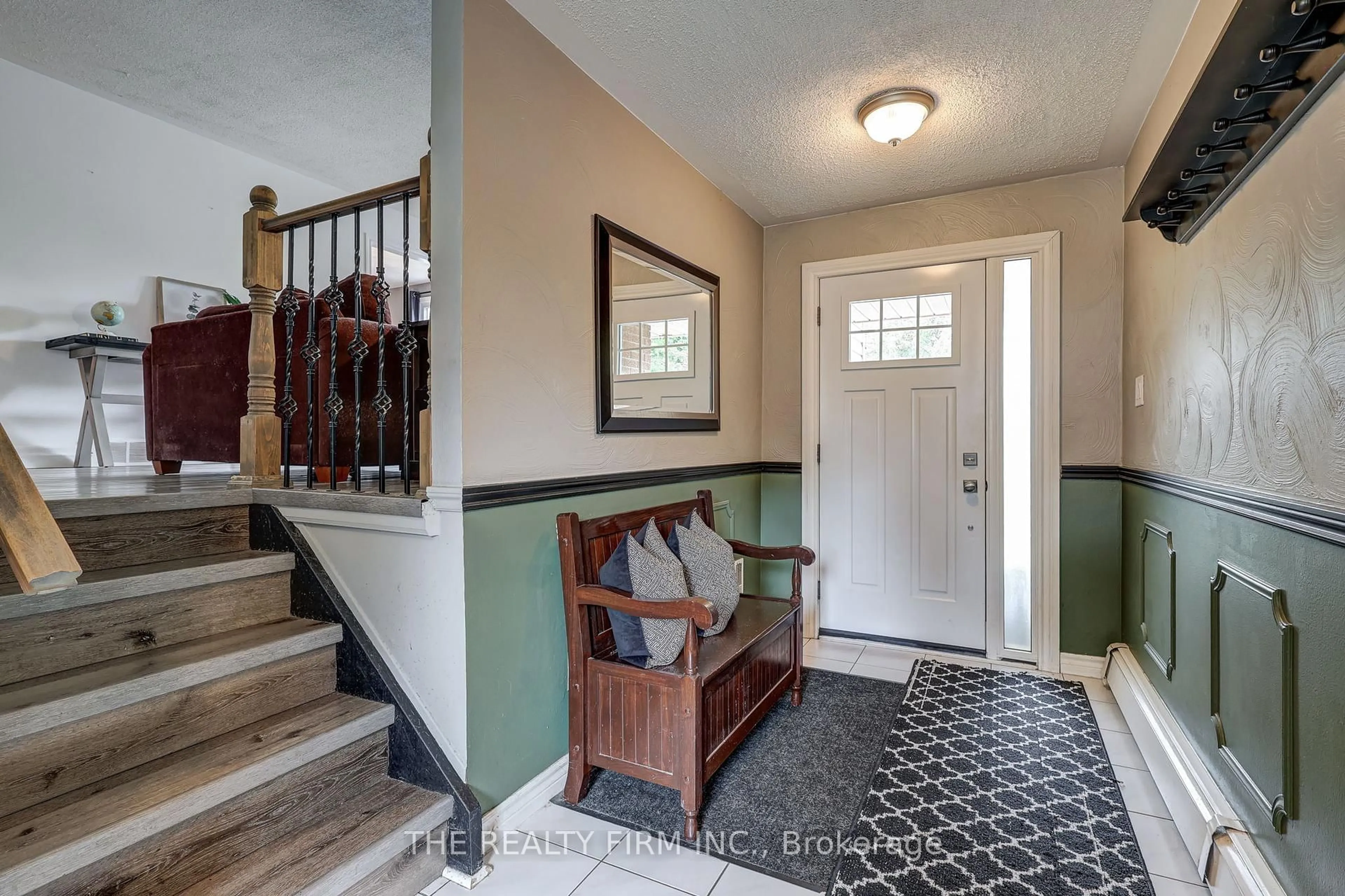 Indoor entryway for 5 Poplar Cres, London South Ontario N6E 2N3