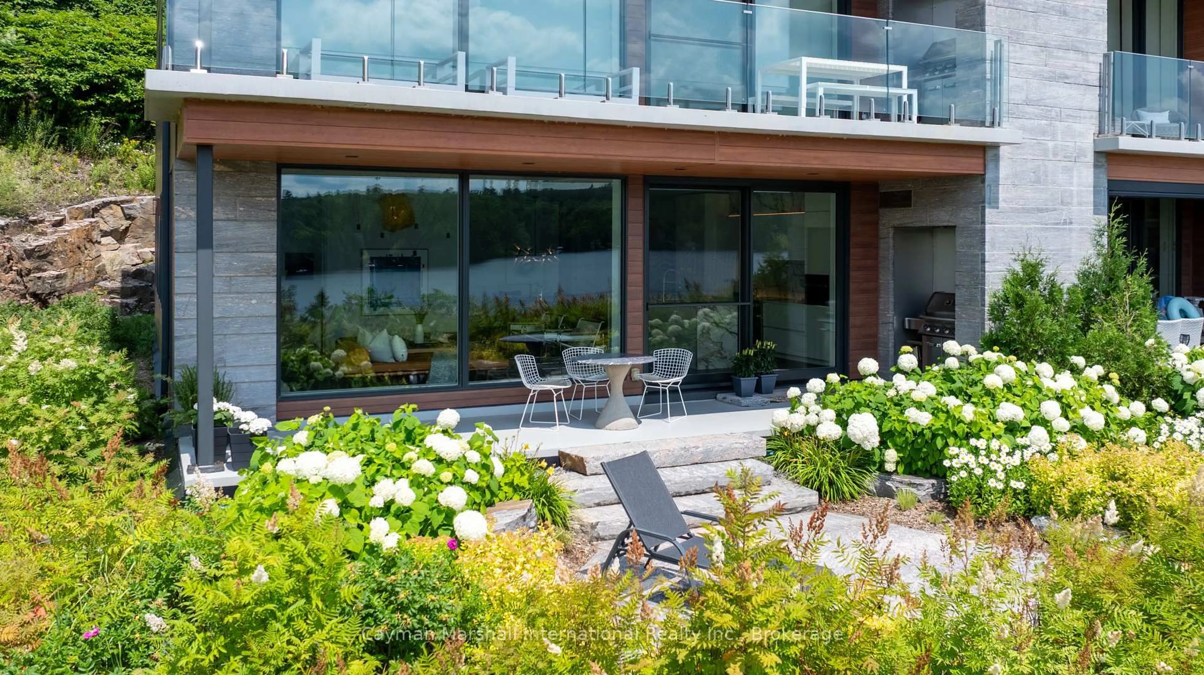 Patio, building for 727 Grandview Dr #101, Huntsville Ontario P1H 2J5