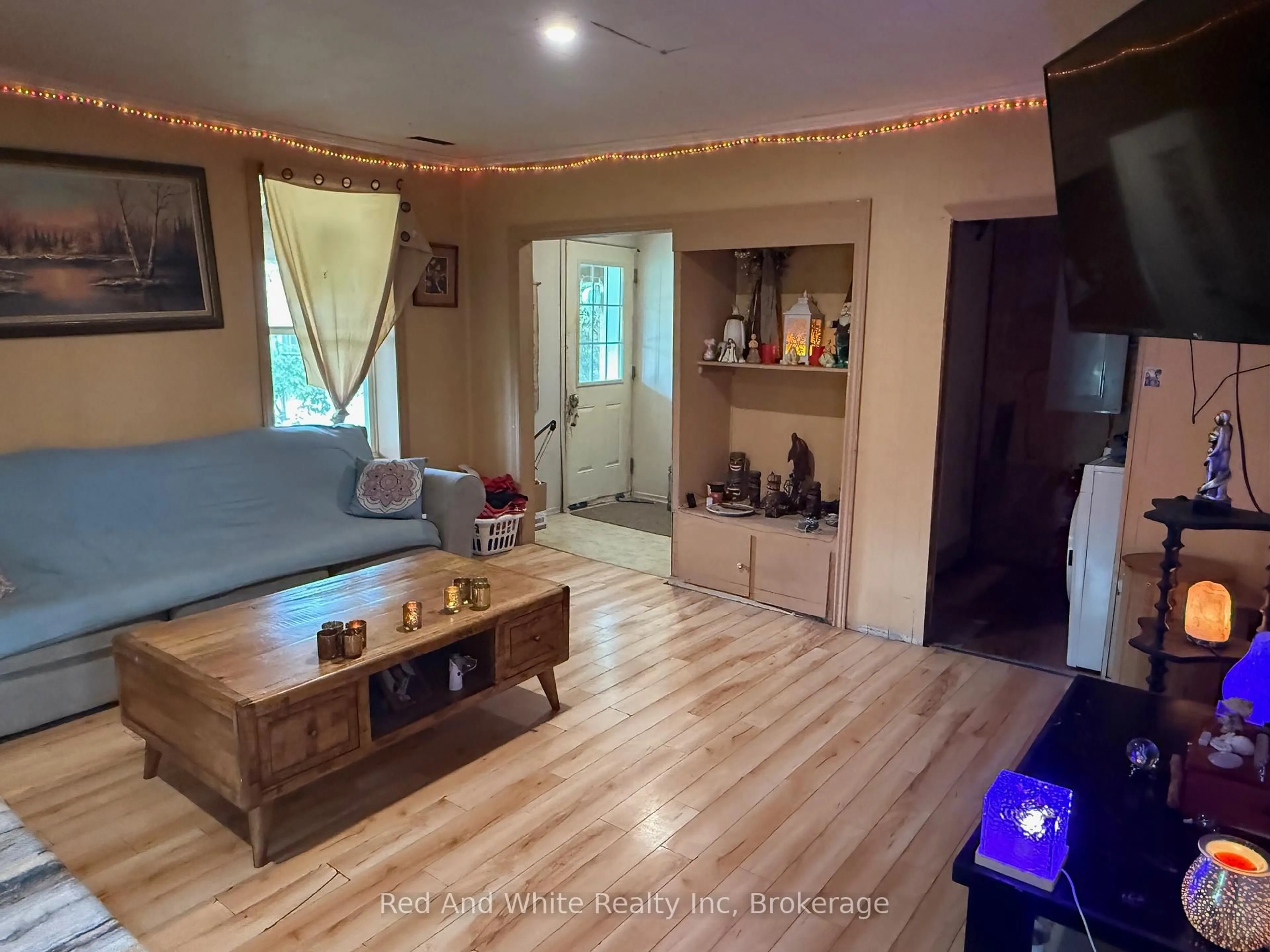 A pic of a room for 5 BAY St, Magnetawan Ontario P0A 1P0