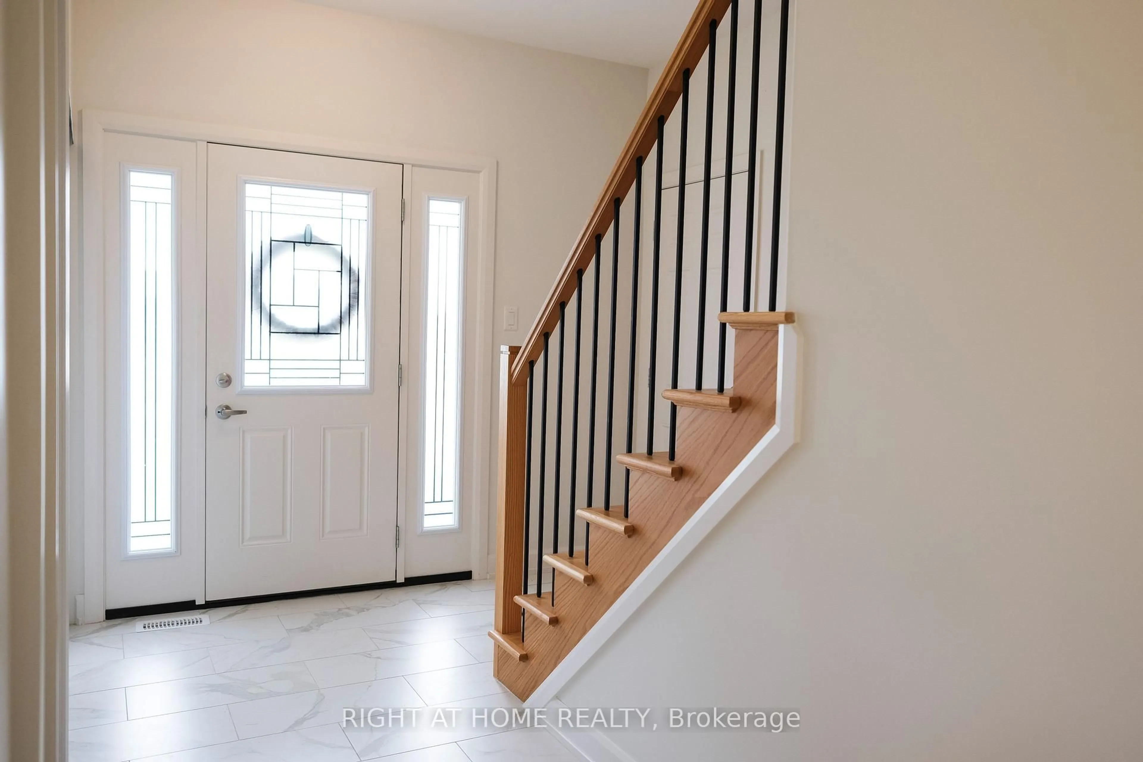 Indoor entryway for 219 Owen Lucas St, Arnprior Ontario K7S 3G8