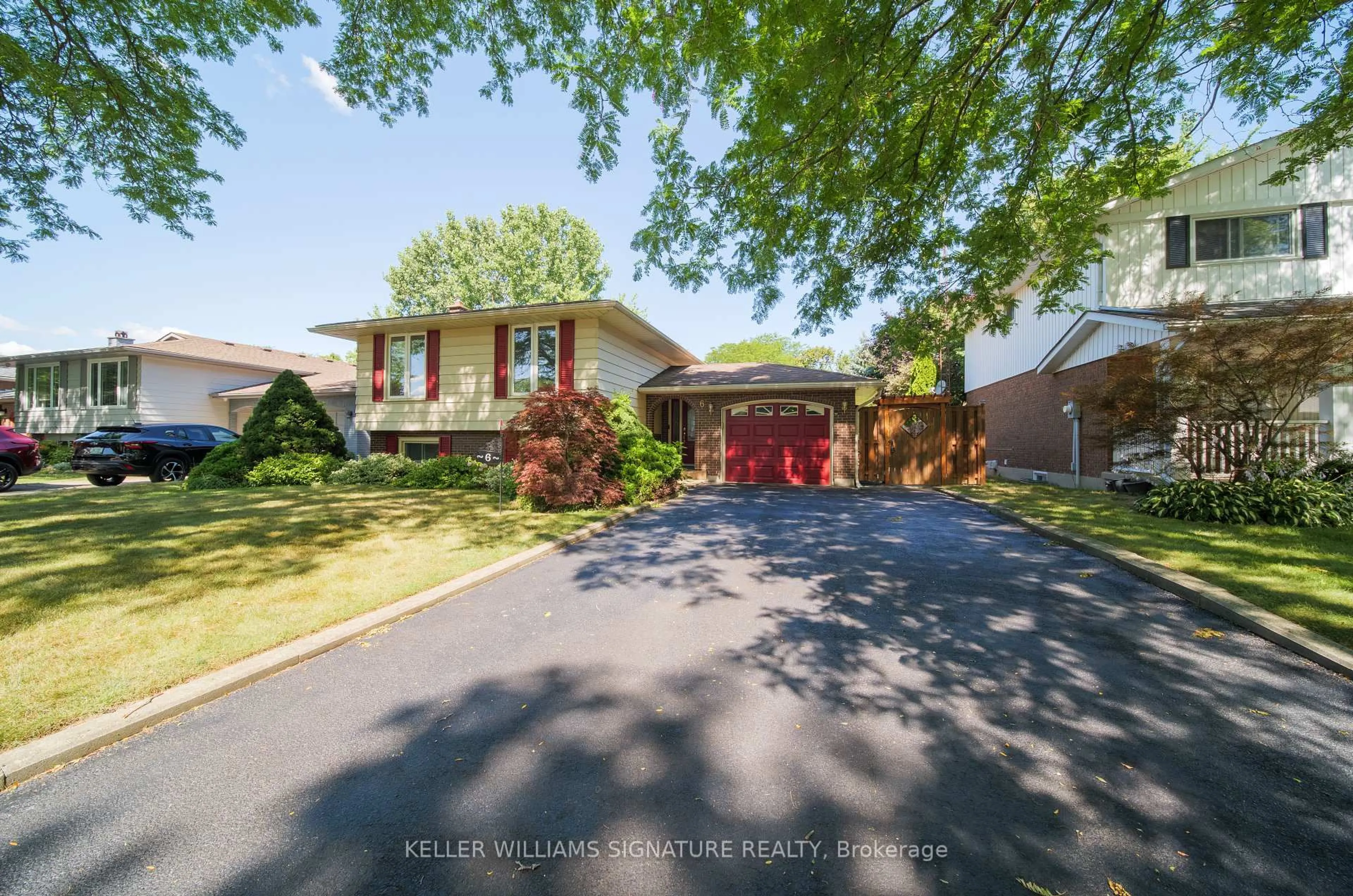 A pic from outside/outdoor area/front of a property/back of a property/a pic from drone, street for 6 Deanna Cres, St. Catharines Ontario L2N 6R9