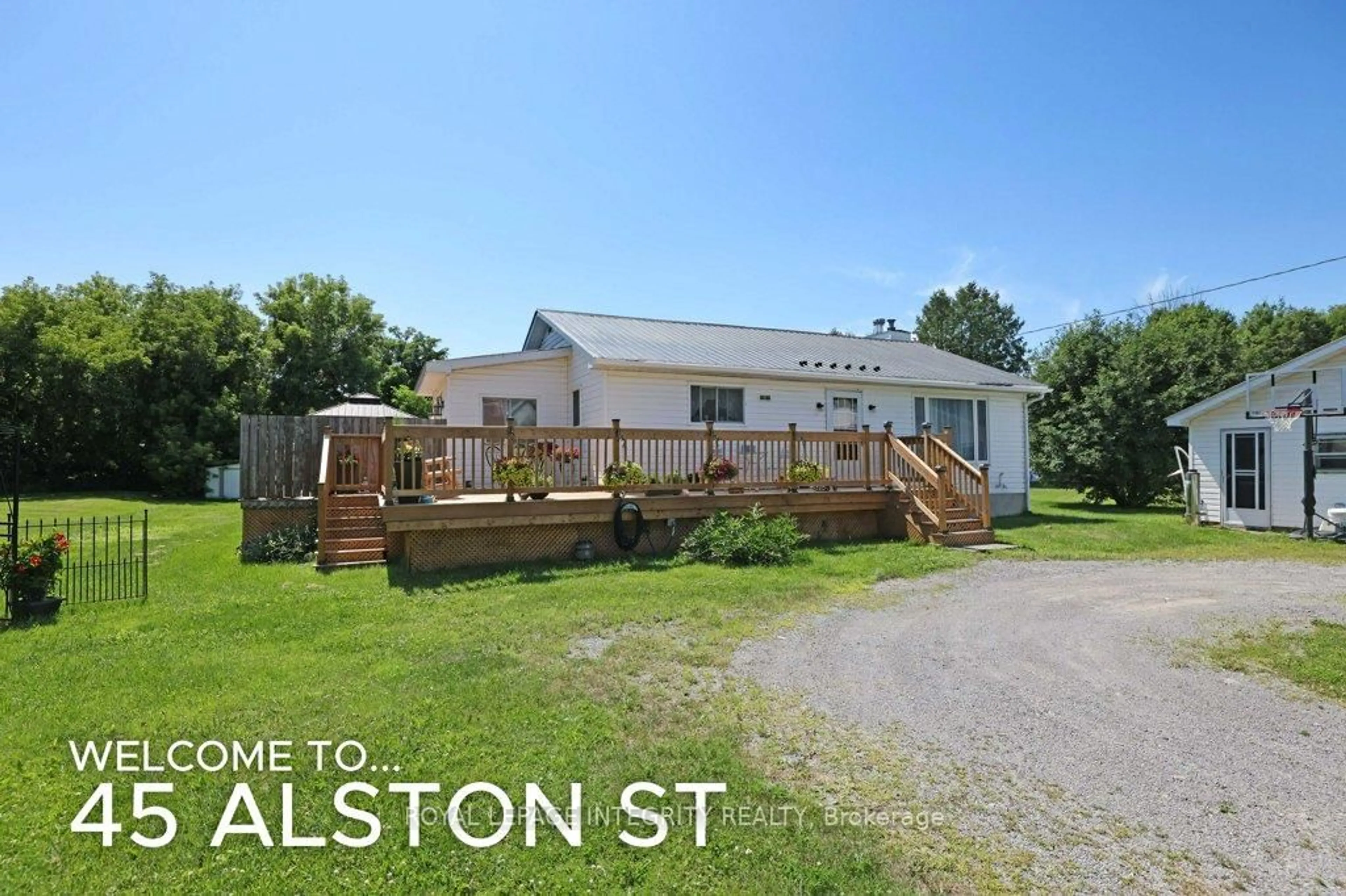 A pic from outside/outdoor area/front of a property/back of a property/a pic from drone, street for 45 Alston St, White Lake Ontario K0A 3L0