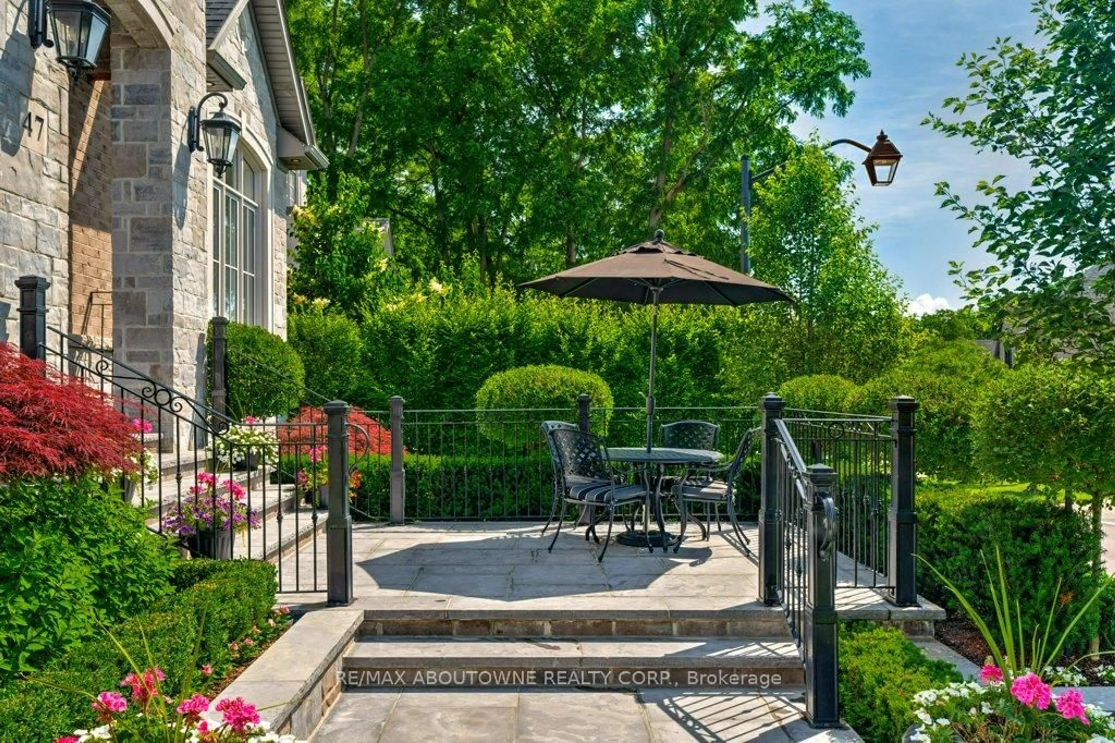 Patio, street for 47 Legacy Lane, Hamilton Ontario L9G 0G2