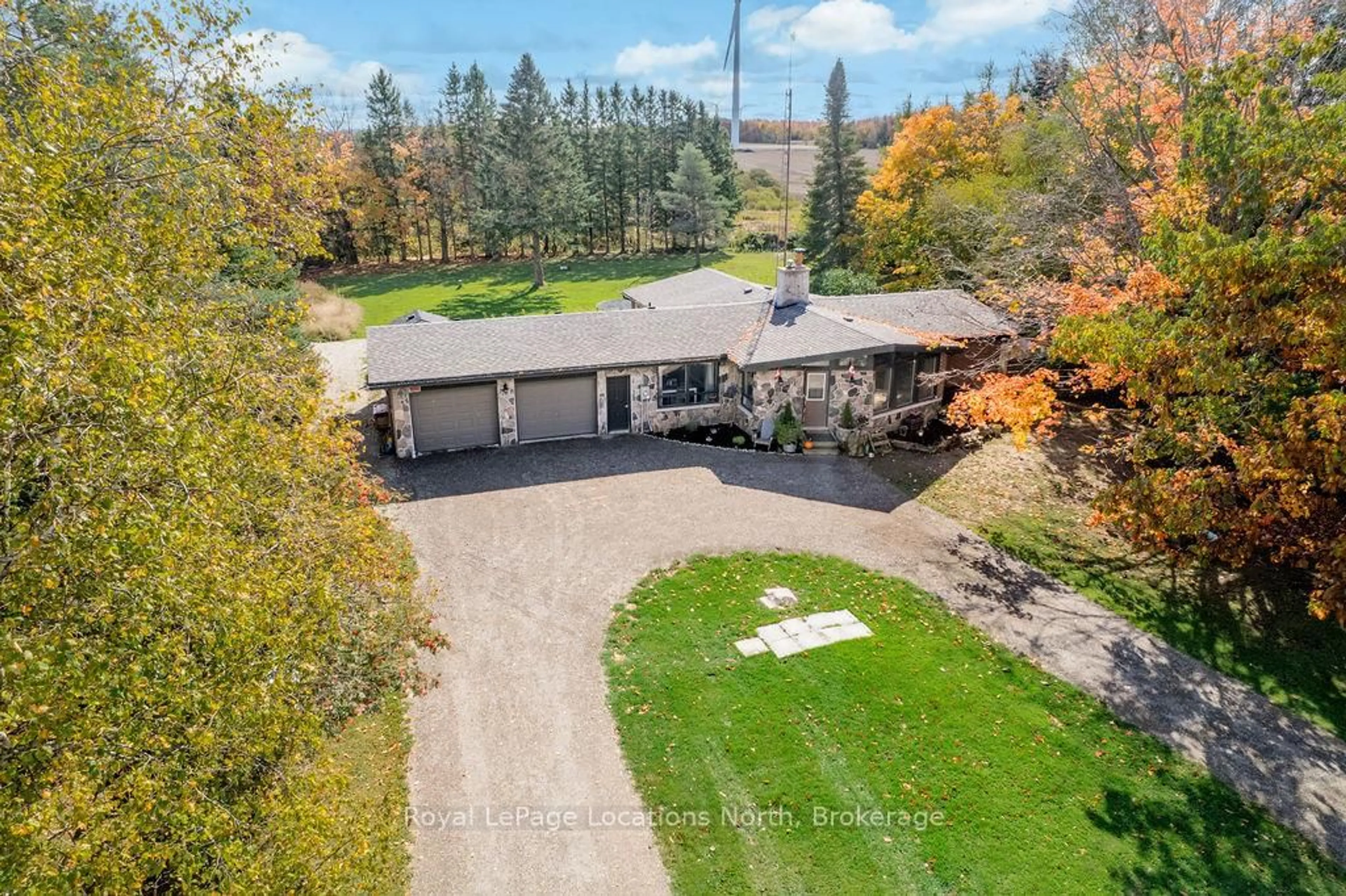 A pic from outside/outdoor area/front of a property/back of a property/a pic from drone, water/lake/river/ocean view for 89 ARGYLE St, Melancthon Ontario L9V 2N1