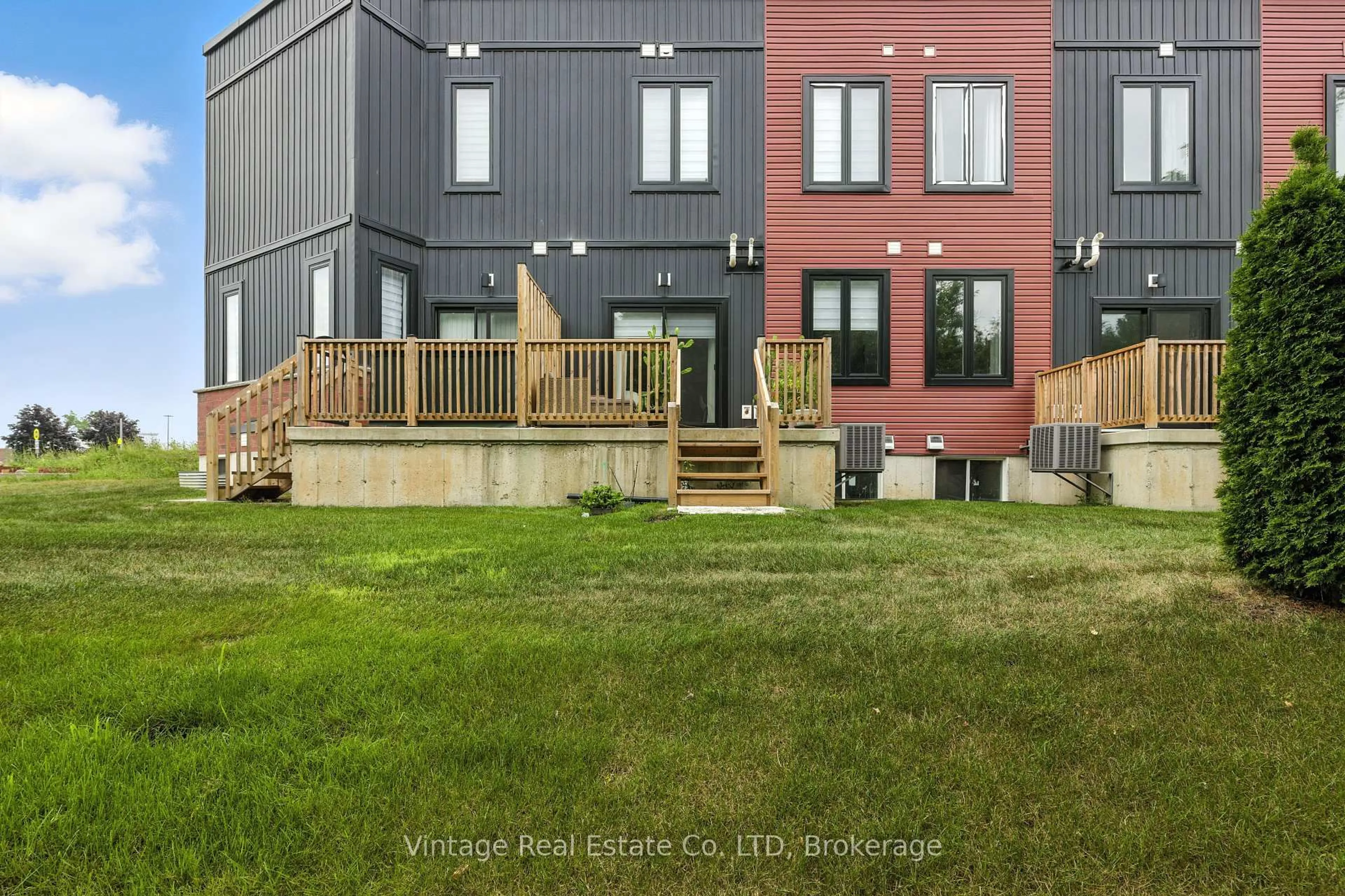 Patio, unknown for 1465 station St #29, Pelham Ontario L0S 1E3