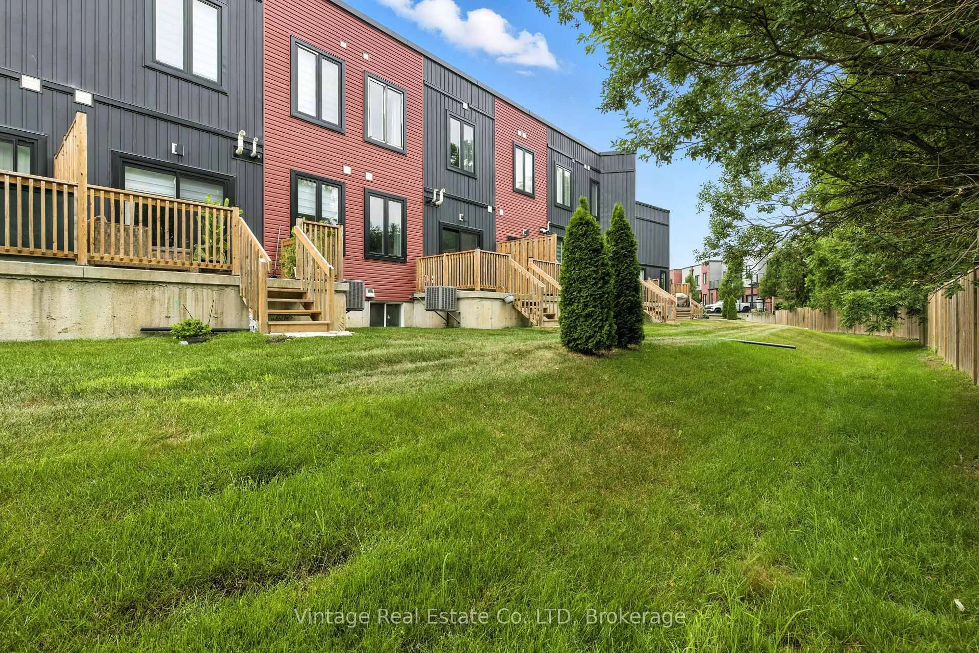 Patio, unknown for 1465 station St #29, Pelham Ontario L0S 1E3