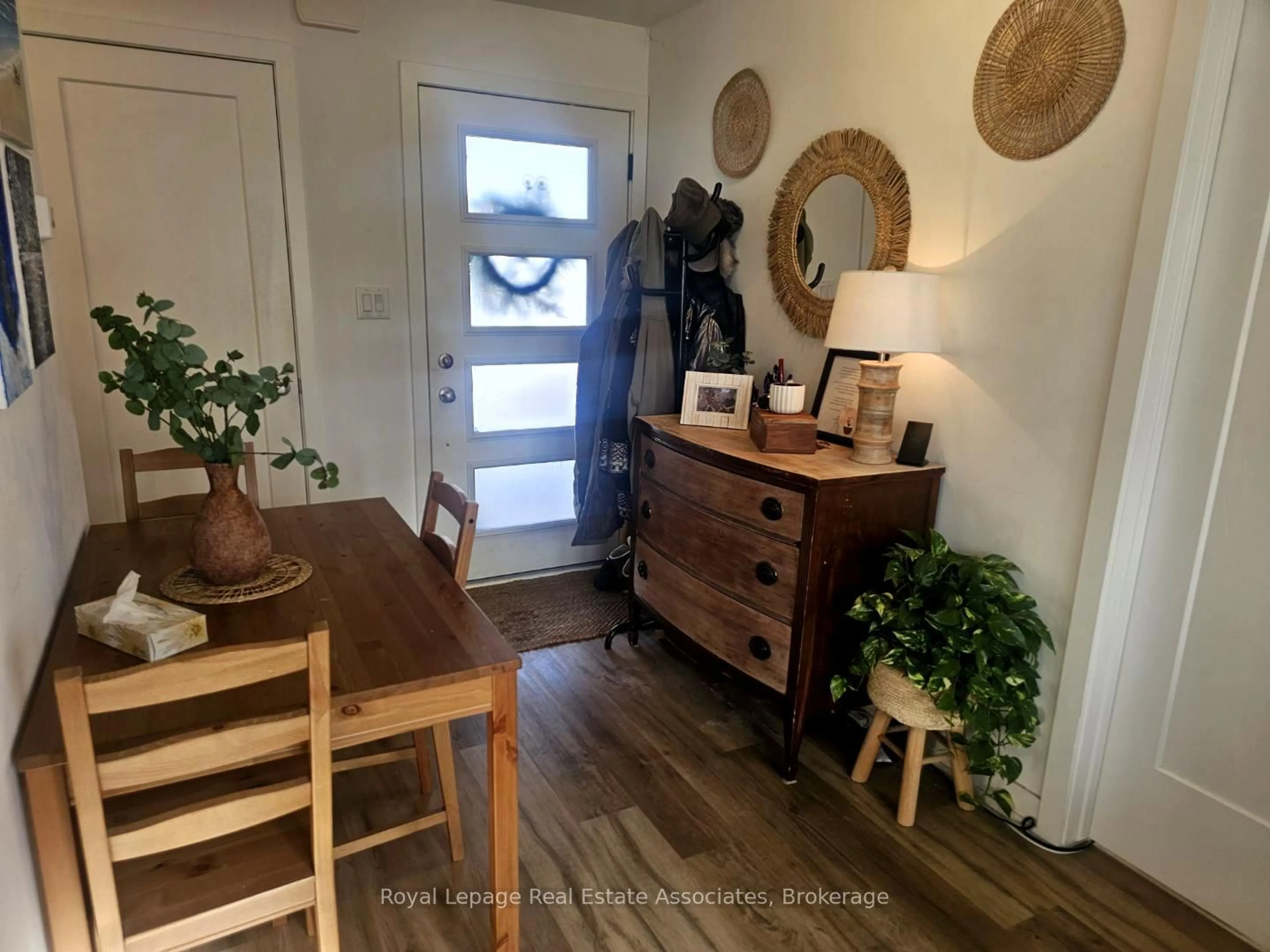 Indoor entryway for 4263 FOURTH Ave #321, Niagara Falls Ontario L2E 0C2