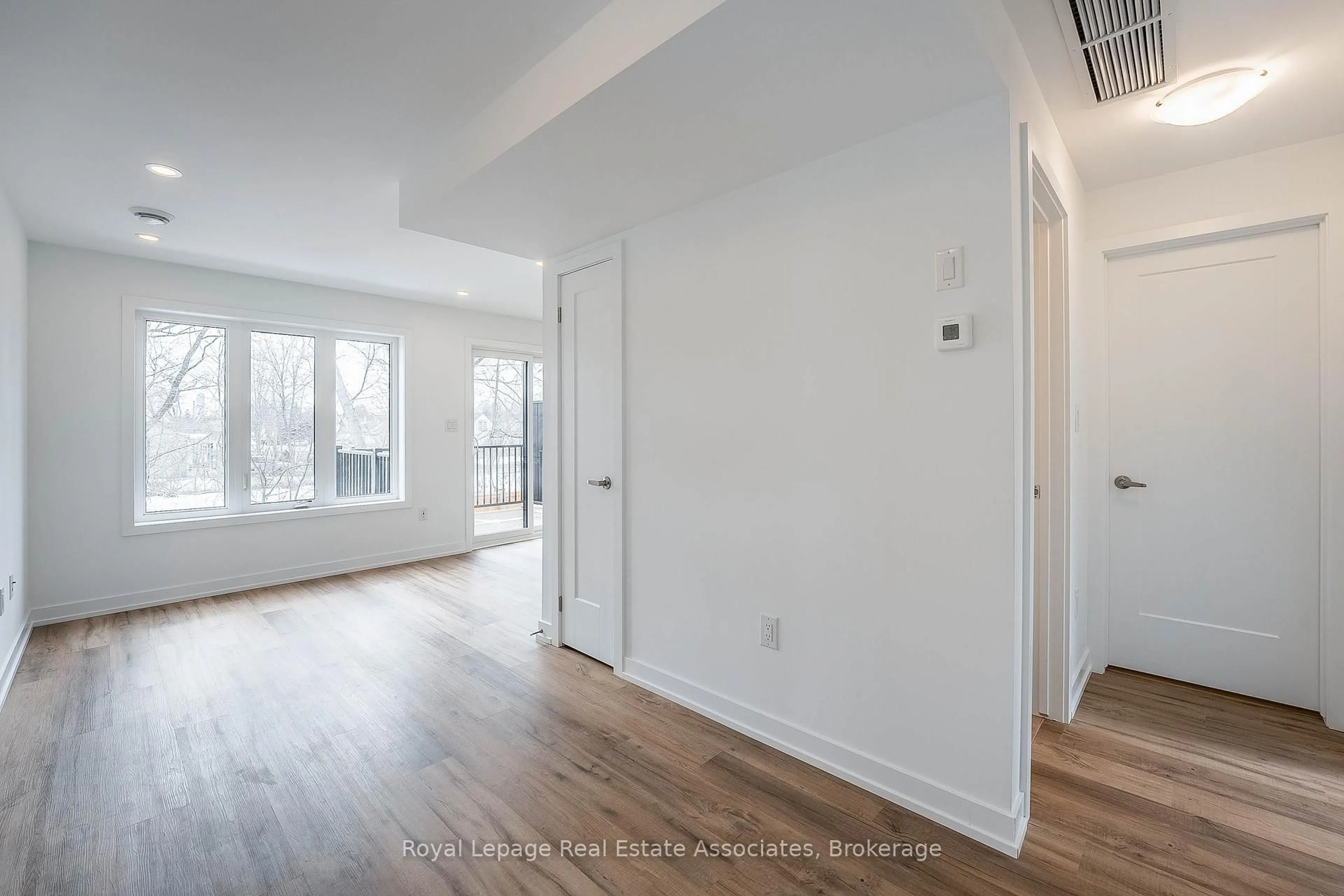 A pic of a room for 4263 FOURTH Ave #321, Niagara Falls Ontario L2E 0C2