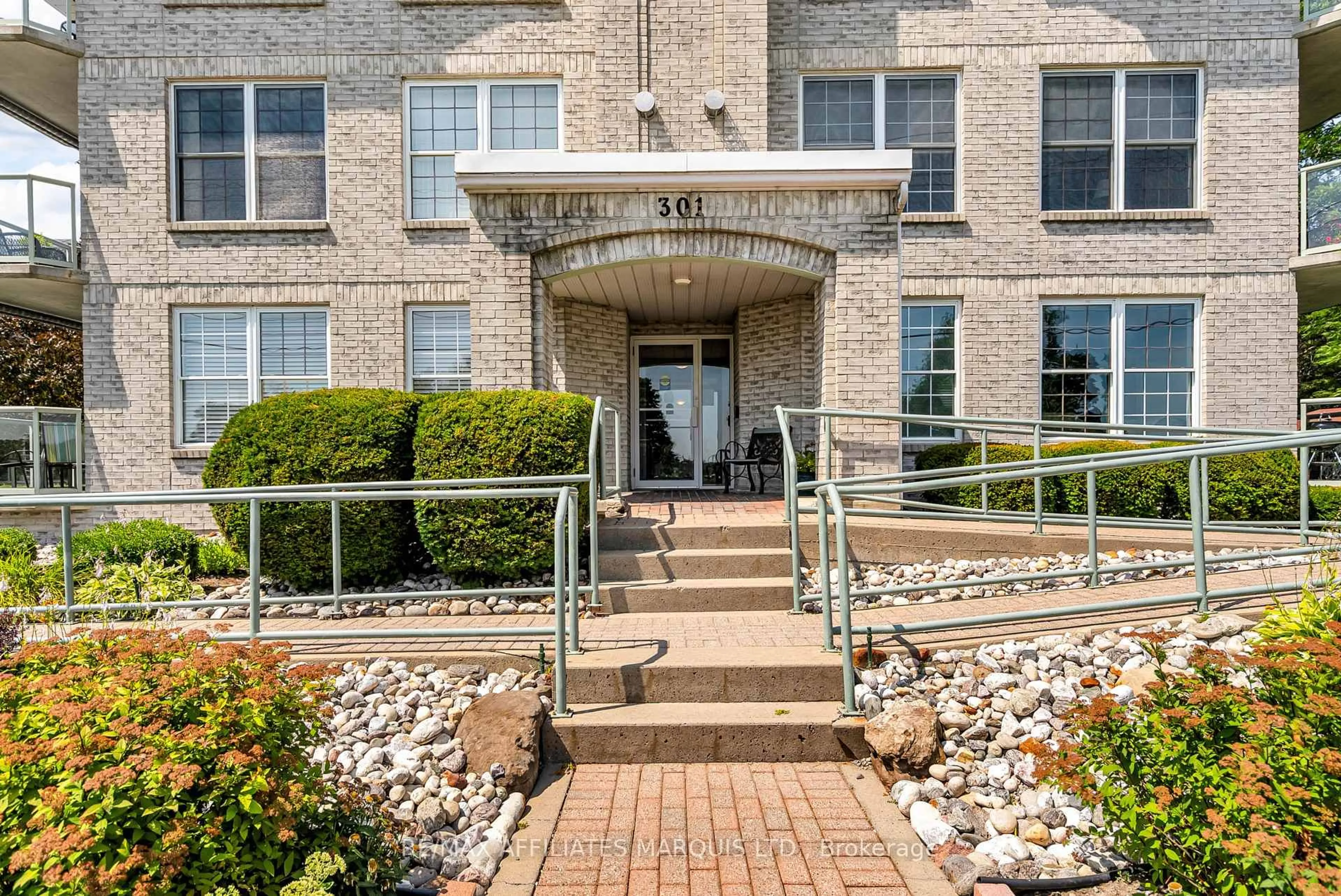 Unknown for 301 Water St #104, Cornwall Ontario K6J 1A5