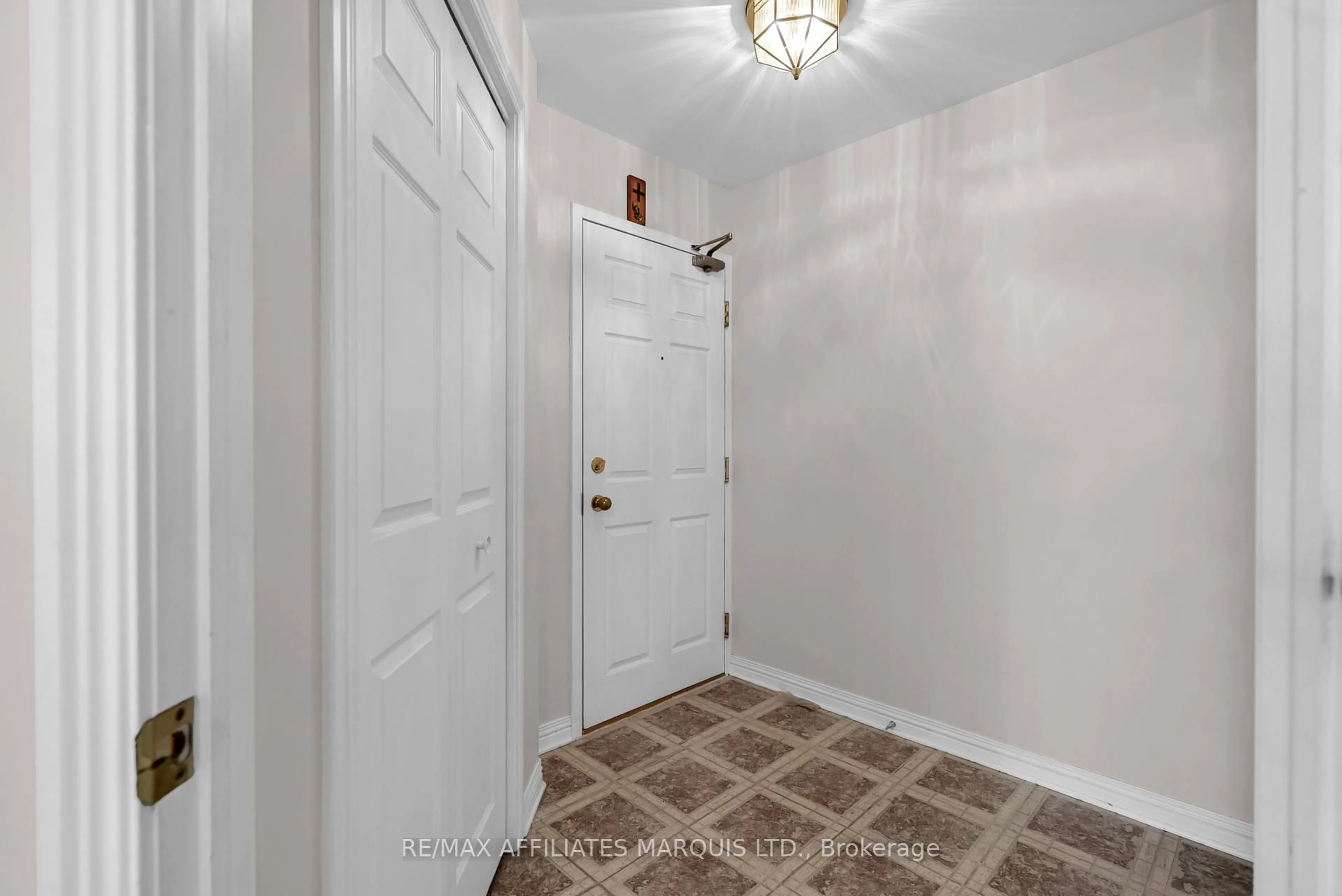 Indoor entryway for 301 Water St #104, Cornwall Ontario K6J 1A5