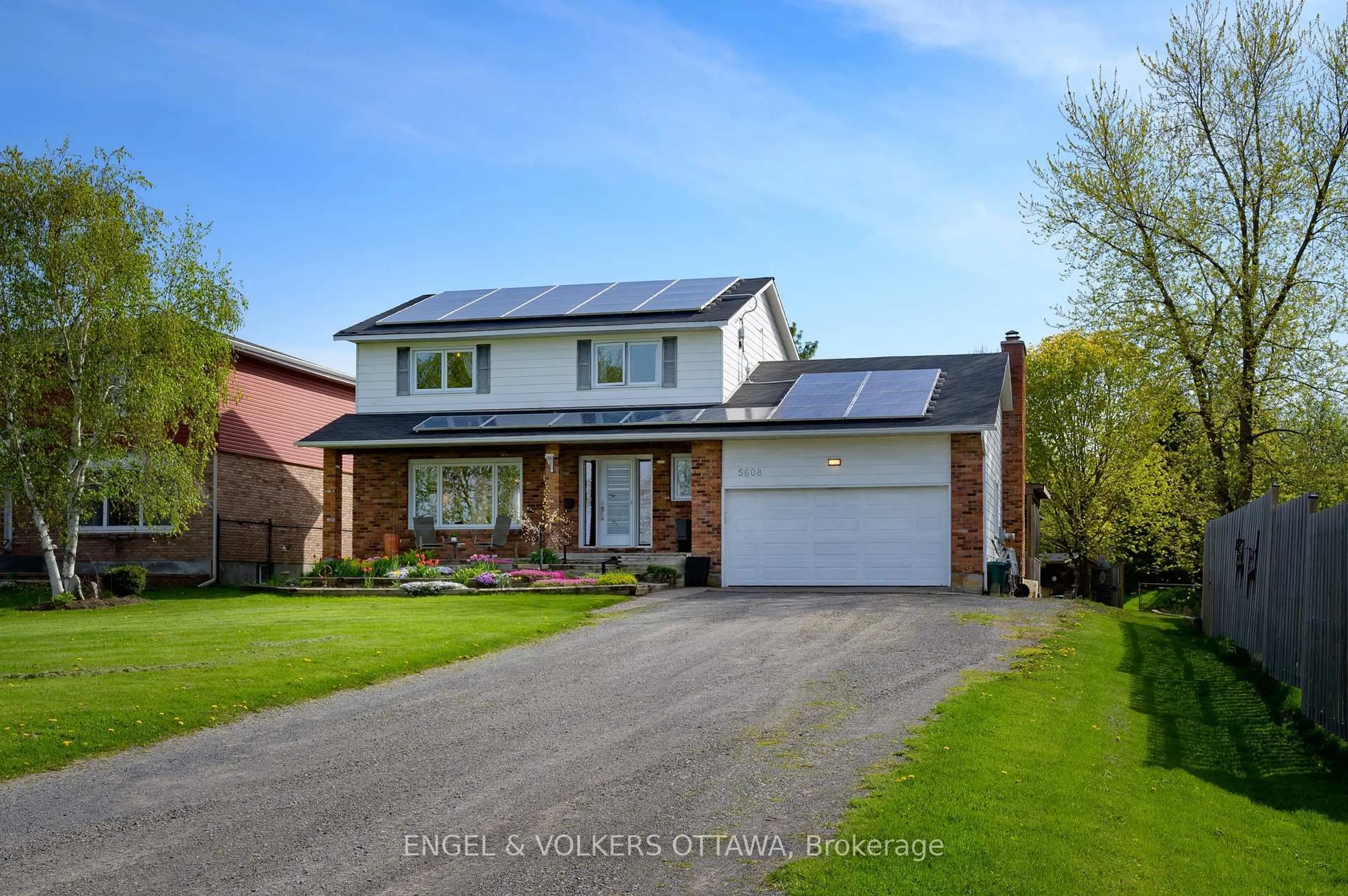 A pic from outside/outdoor area/front of a property/back of a property/a pic from drone, street for 5608 Richmond Rd, Ottawa Ontario K2R 1E3