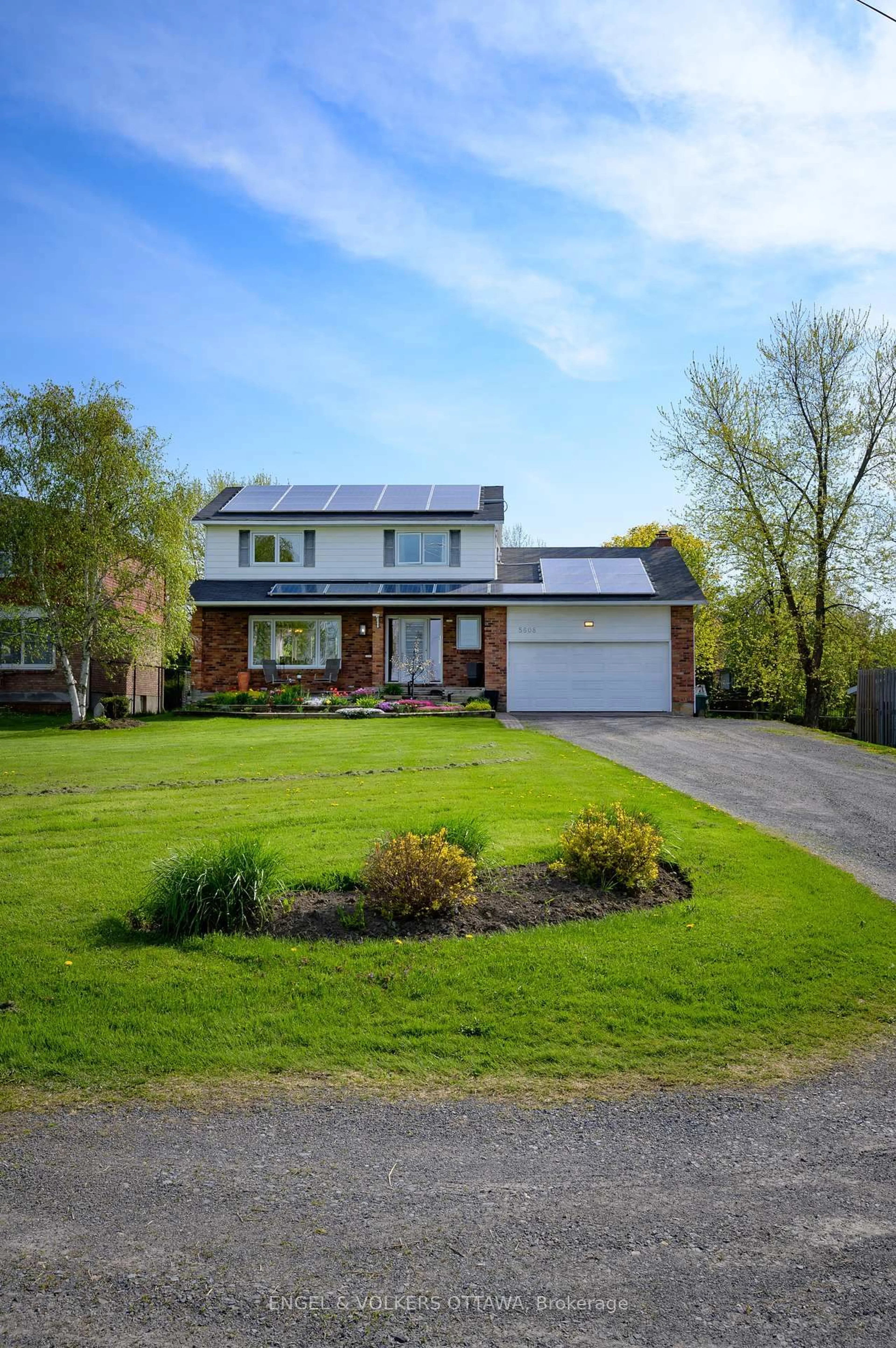 A pic from outside/outdoor area/front of a property/back of a property/a pic from drone, street for 5608 Richmond Rd, Ottawa Ontario K2R 1E3